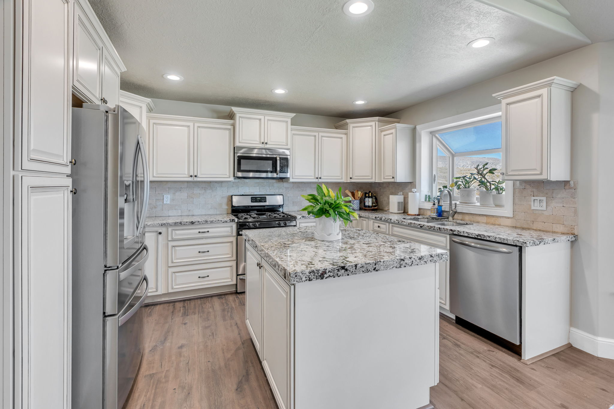 322 W LARIAT BLVD