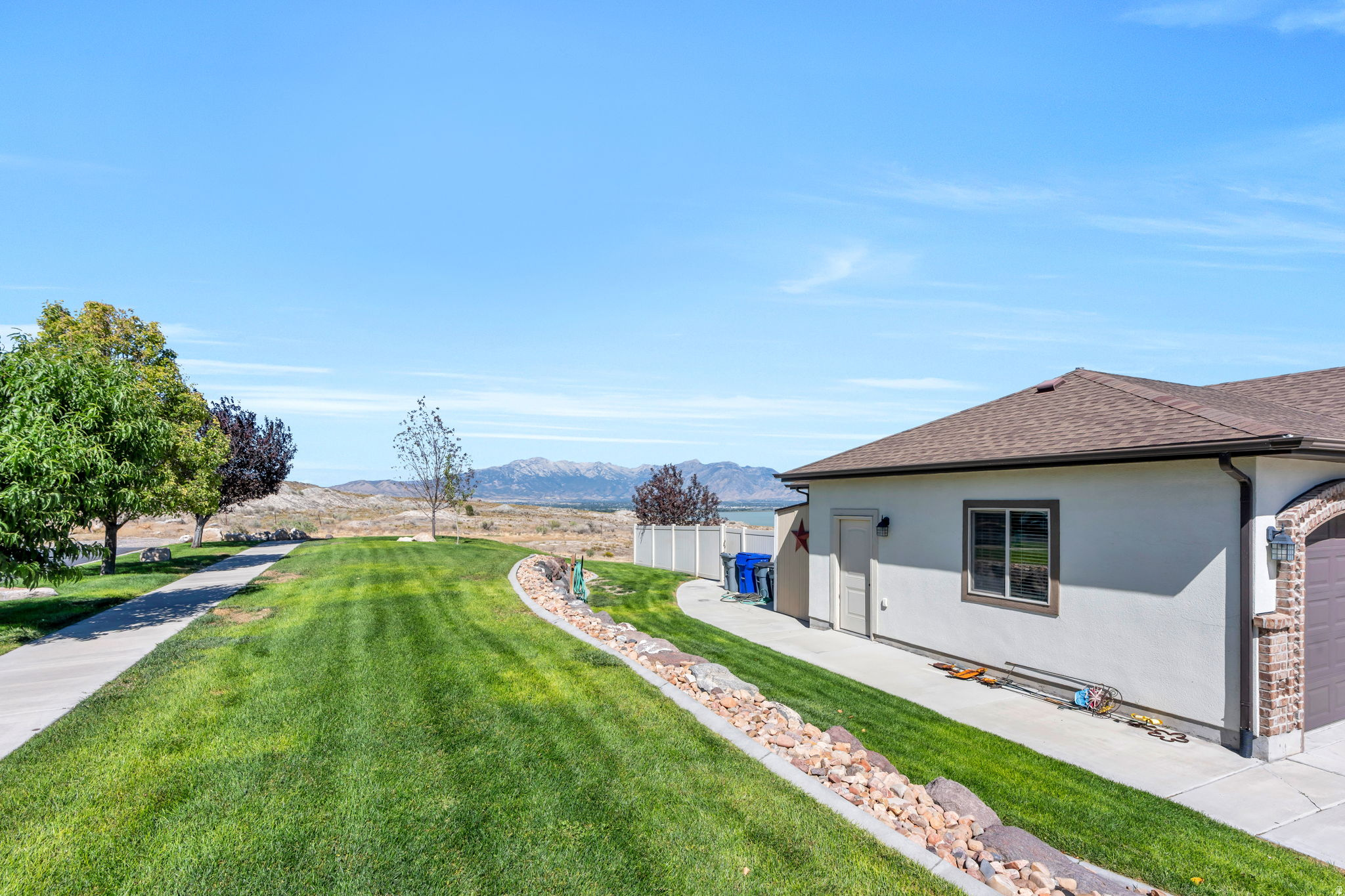322 W LARIAT BLVD