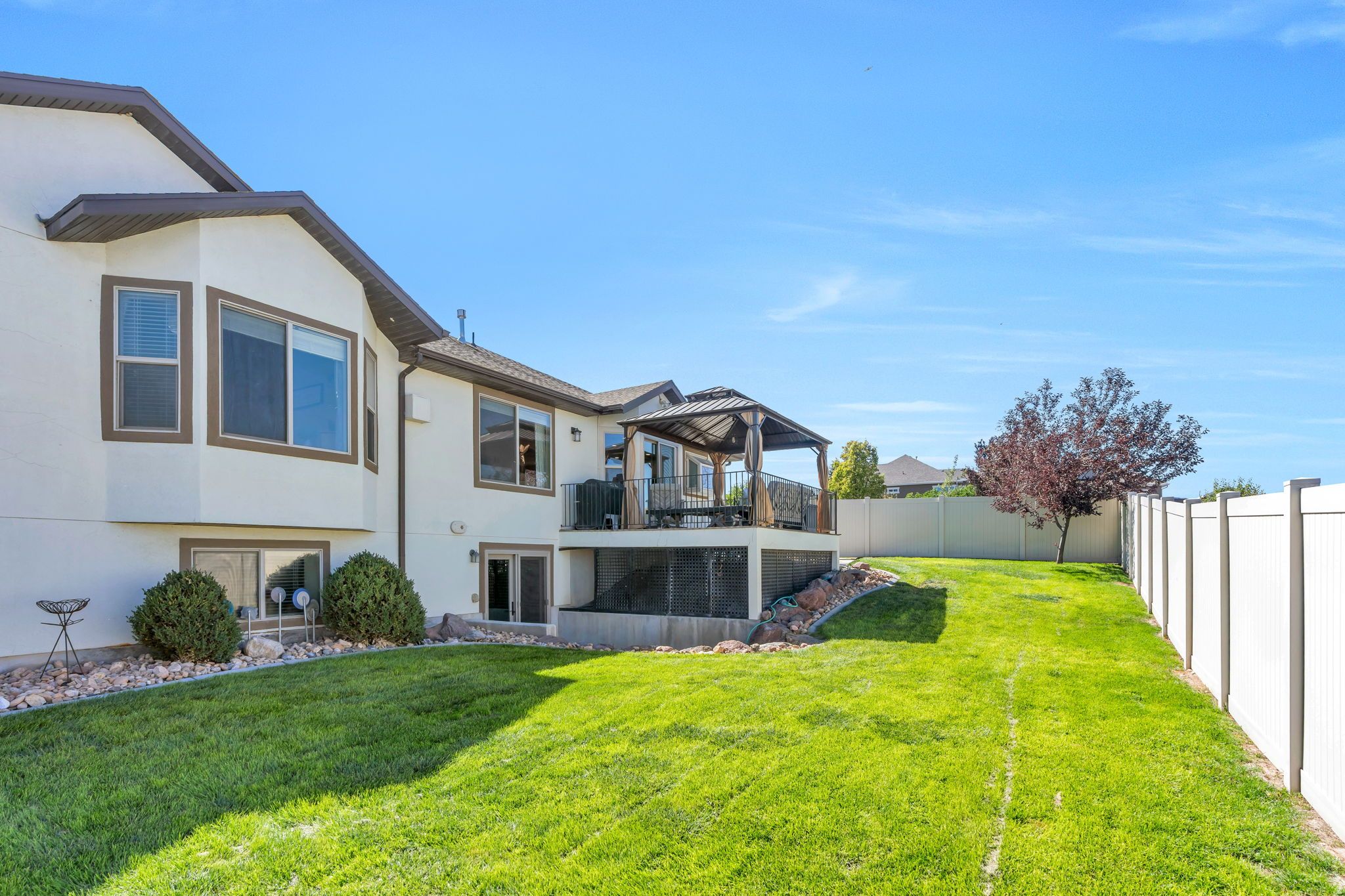 322 W LARIAT BLVD