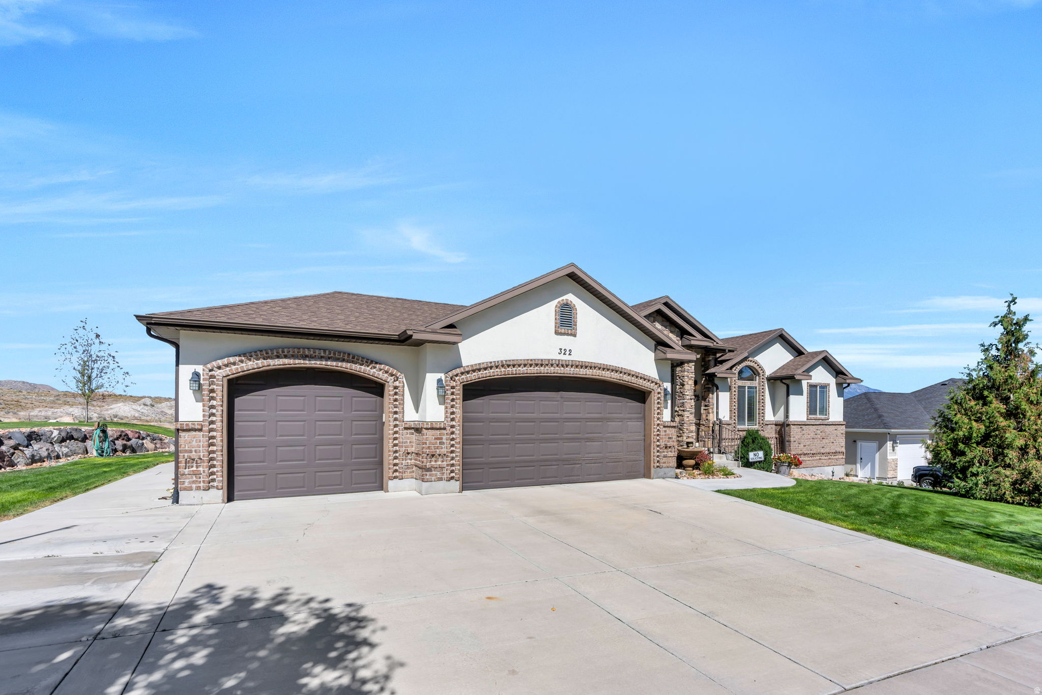 322 W LARIAT BLVD