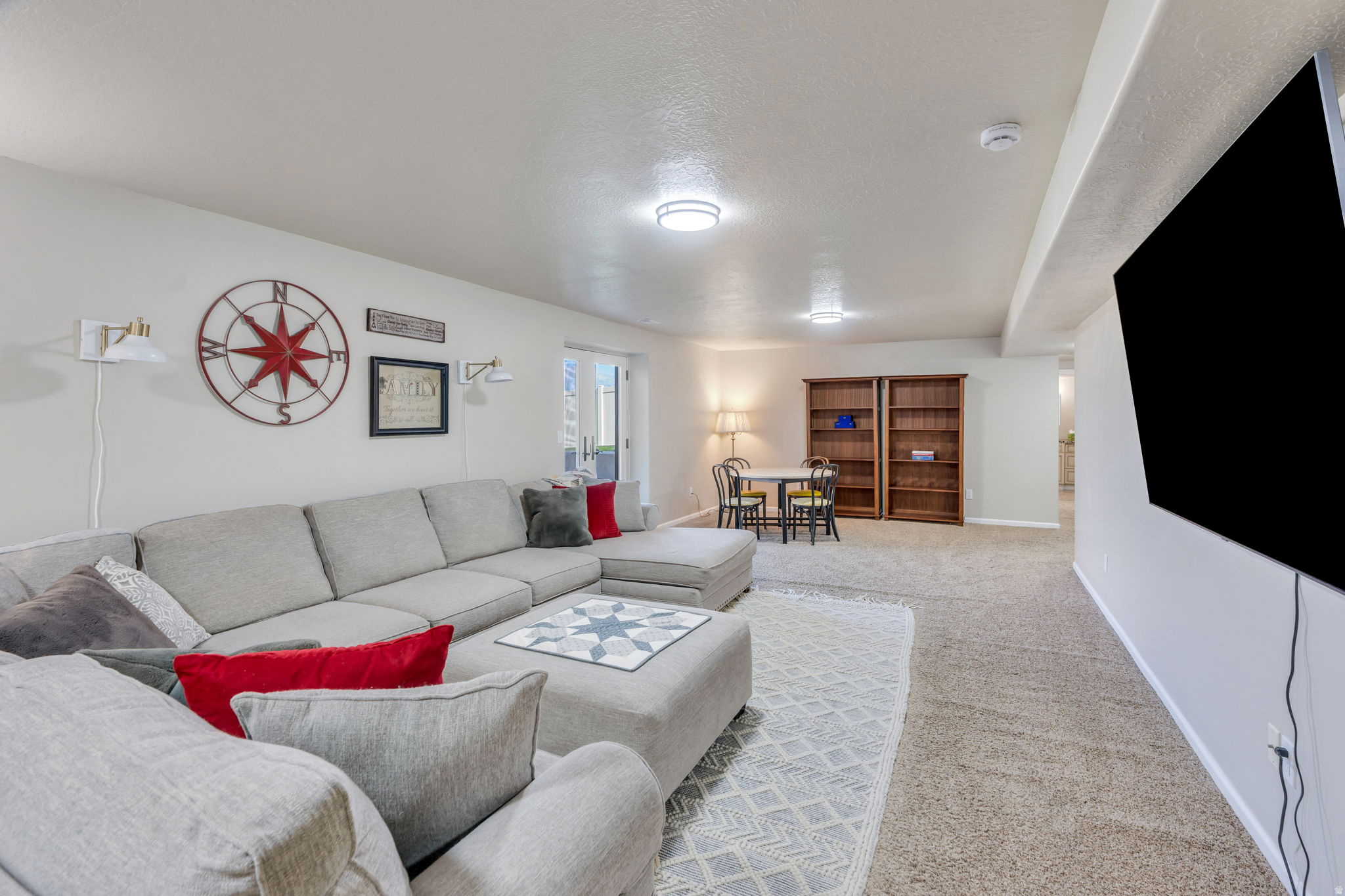 322 W LARIAT BLVD