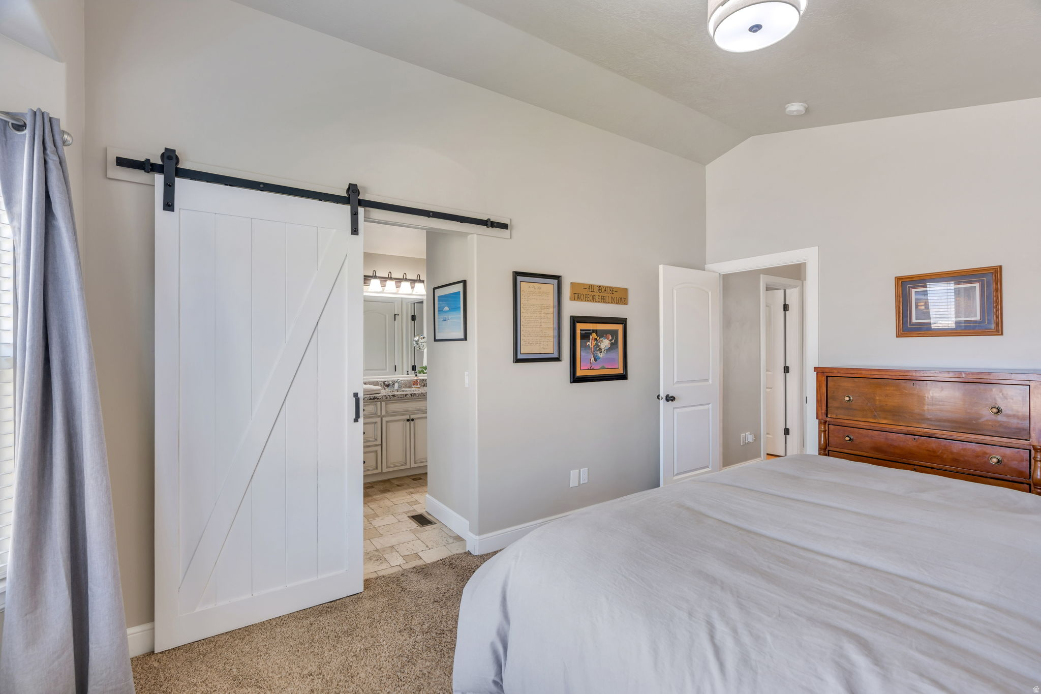 322 W LARIAT BLVD