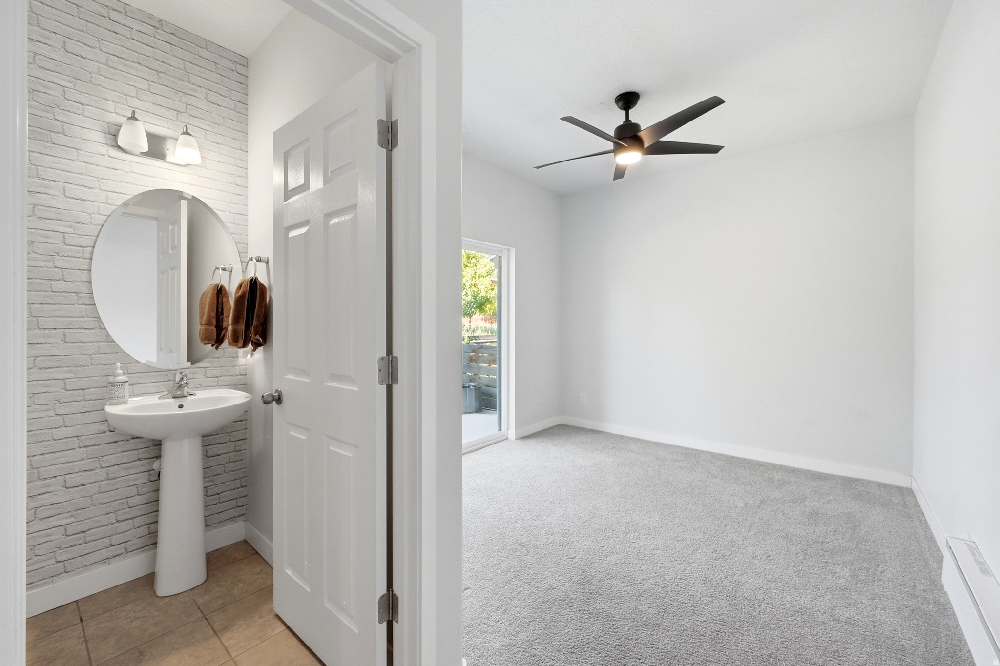 862 W FOUNDERS PT