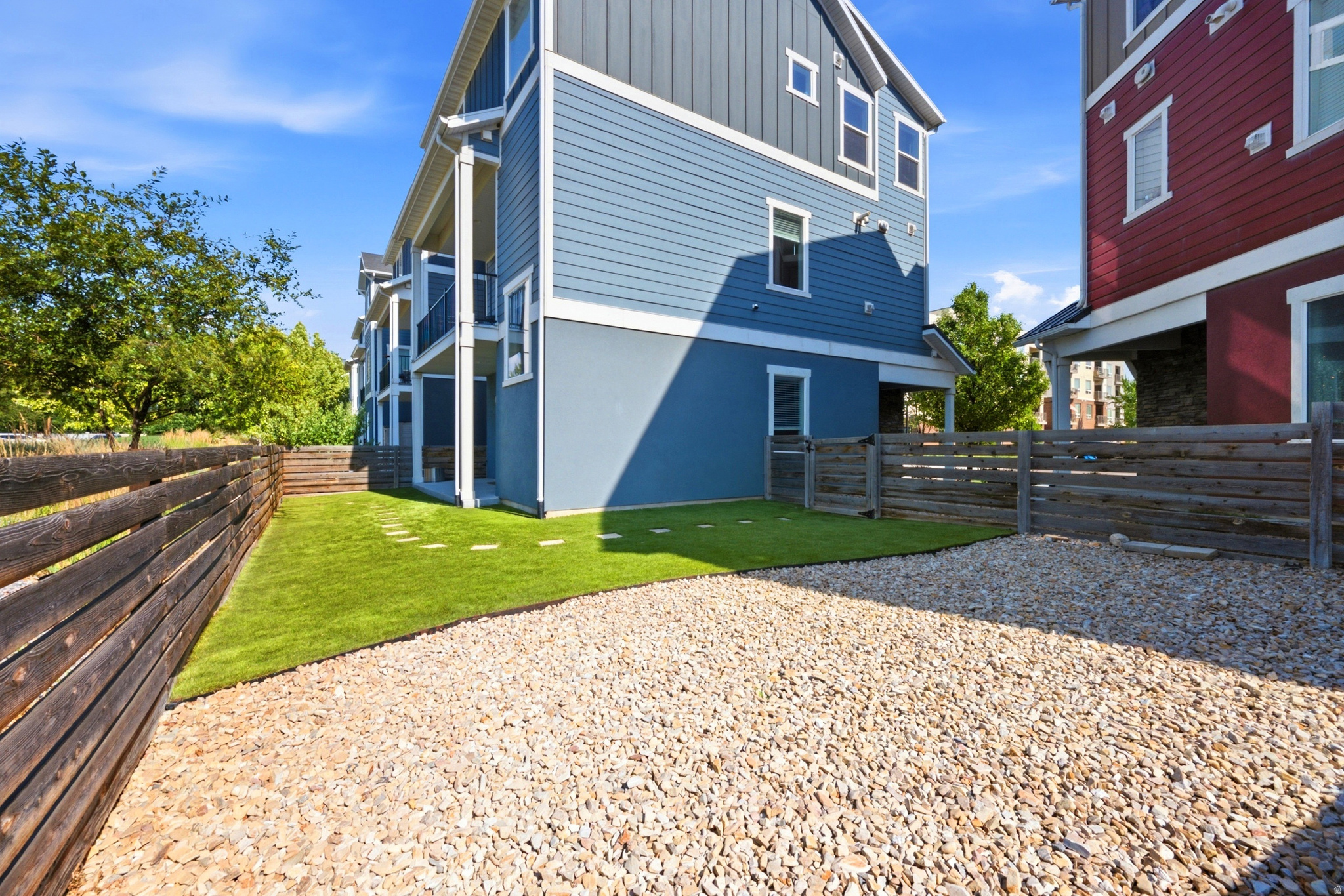 862 W FOUNDERS PT