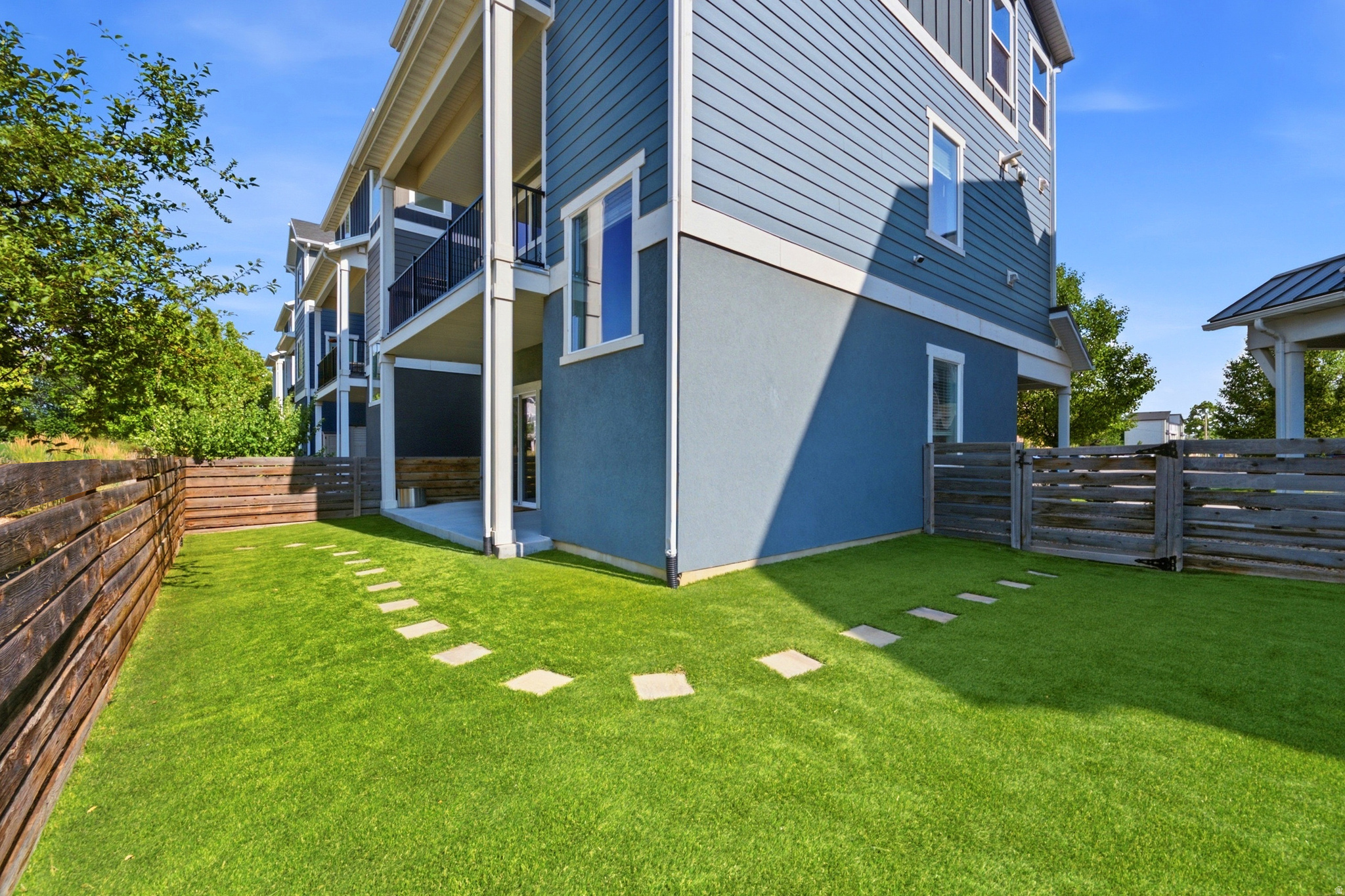 862 W FOUNDERS PT