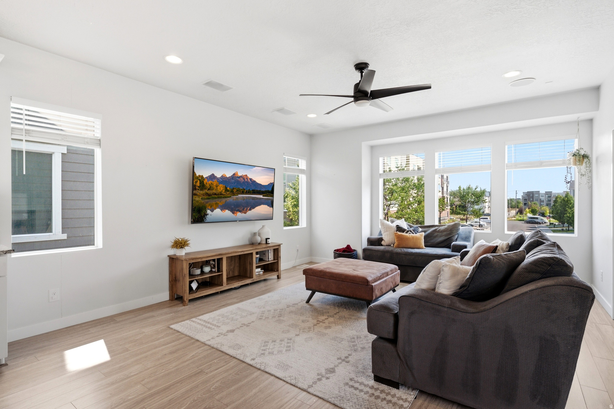 862 W FOUNDERS PT
