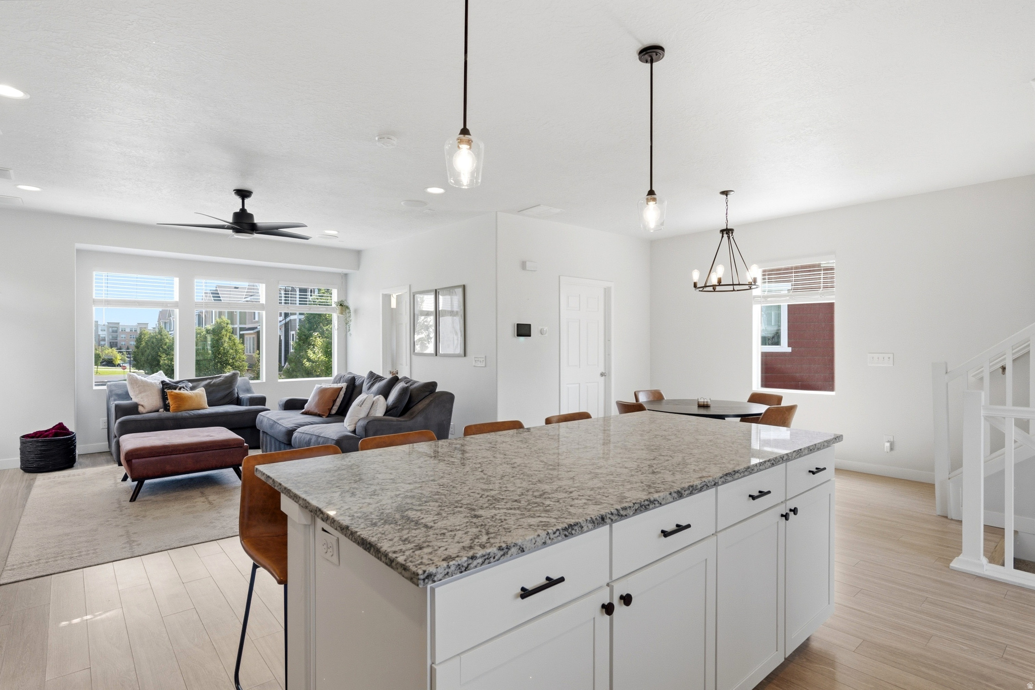 862 W FOUNDERS PT