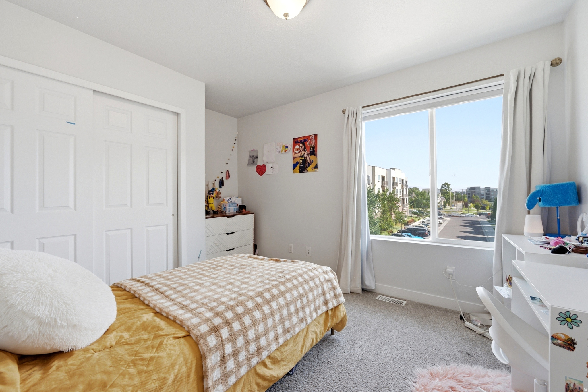 862 W FOUNDERS PT
