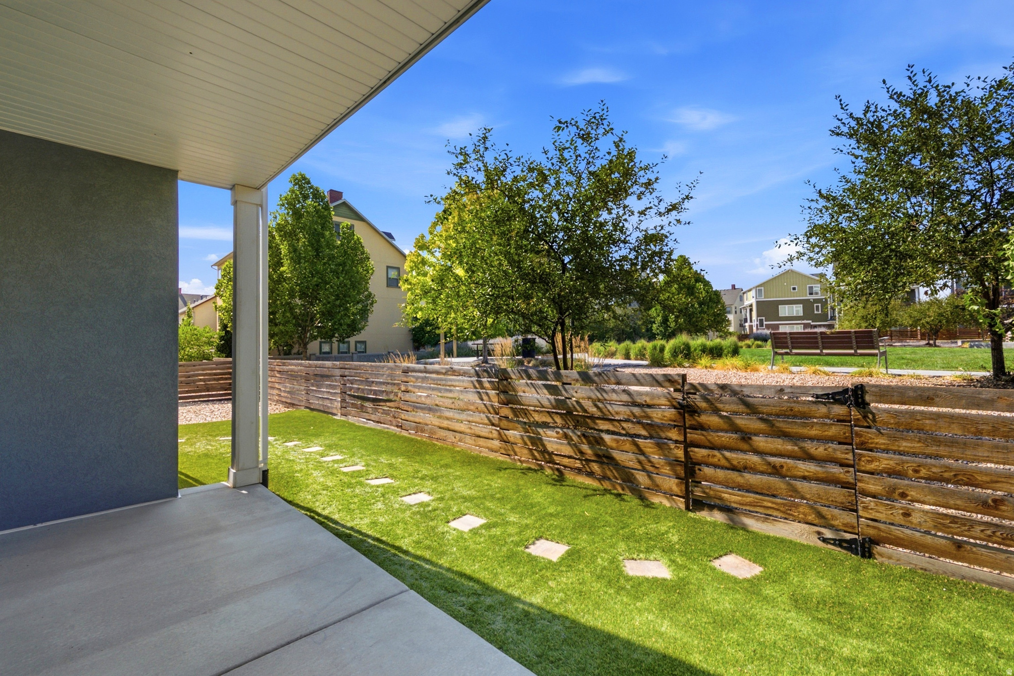 862 W FOUNDERS PT