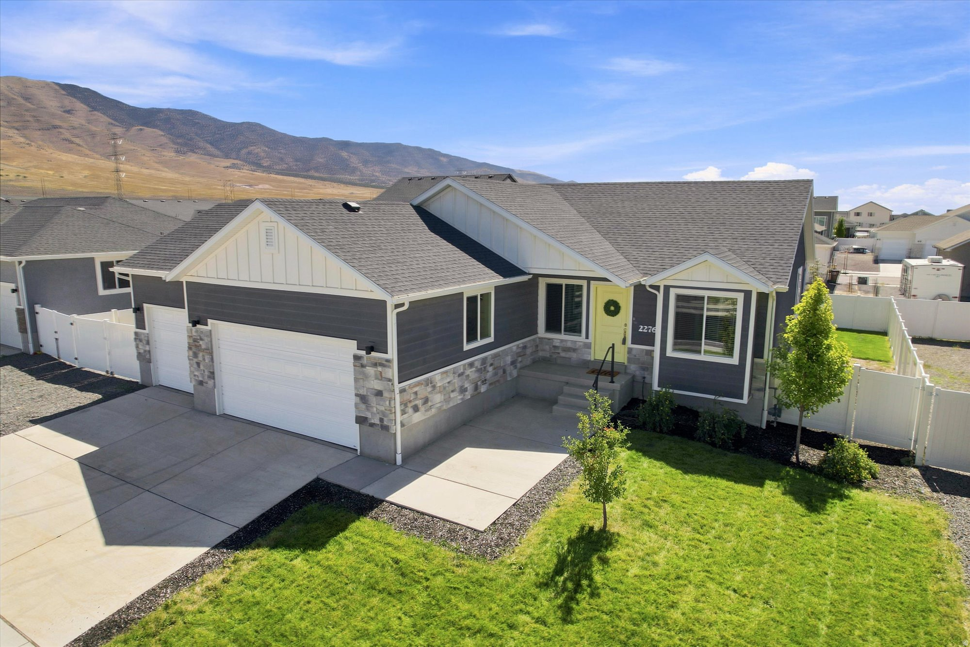 2276 E BOXWOOD LN