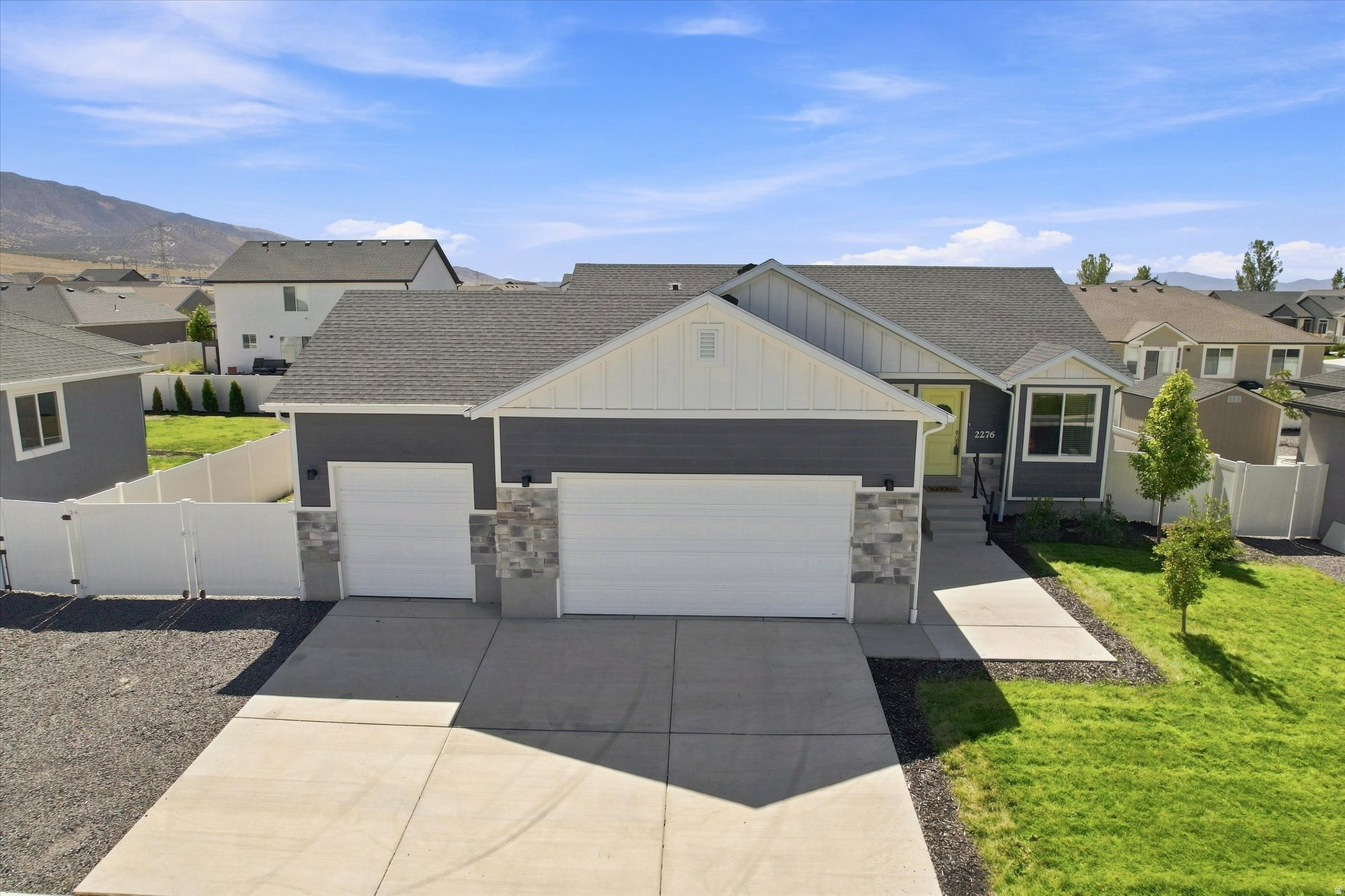 2276 E BOXWOOD LN