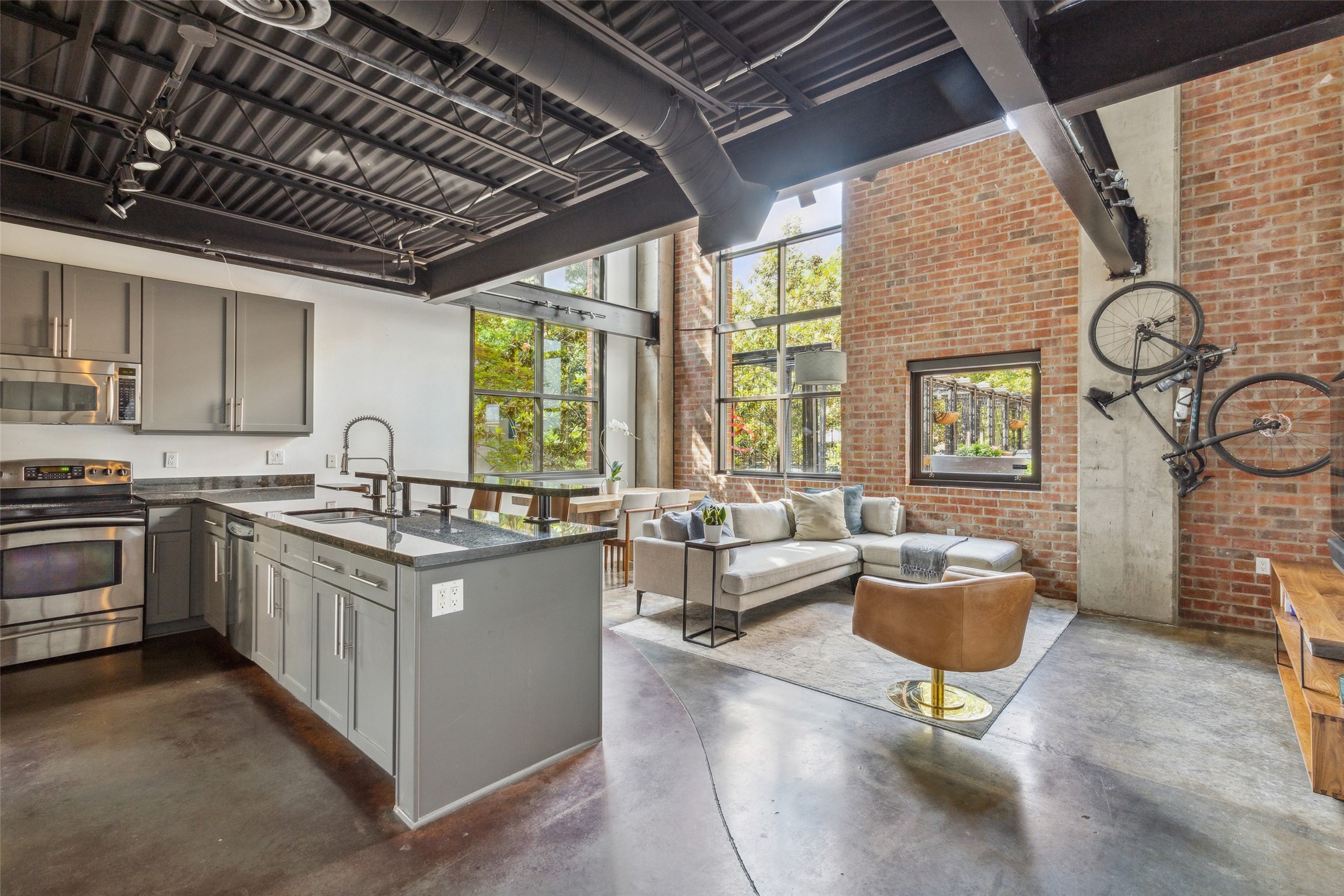 3110 Thomas Avenue Unit: 140