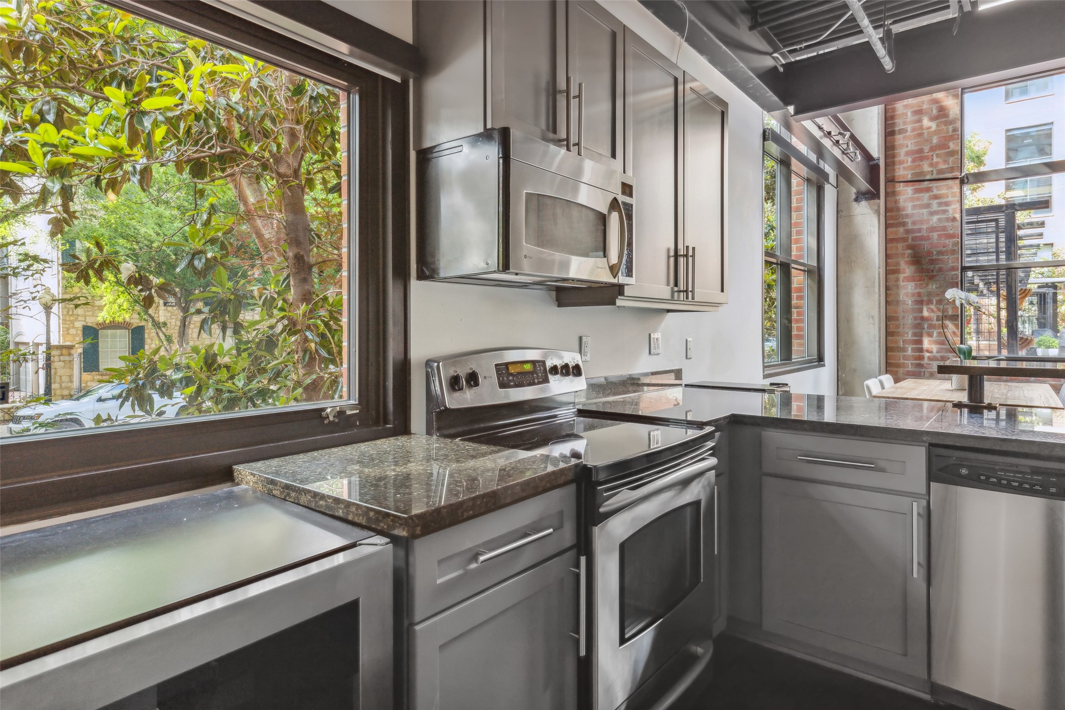 3110 Thomas Avenue Unit: 140