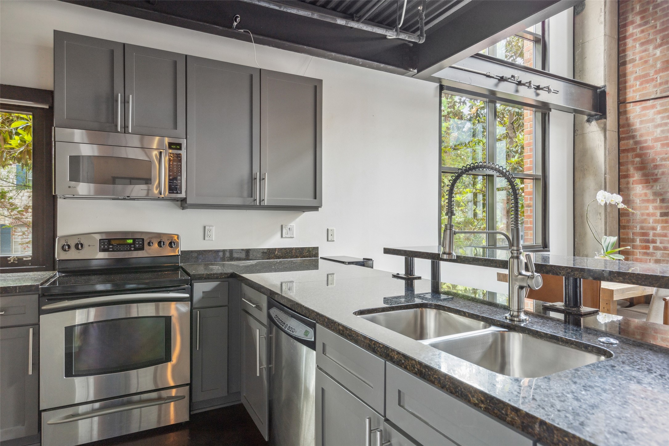 3110 Thomas Avenue Unit: 140