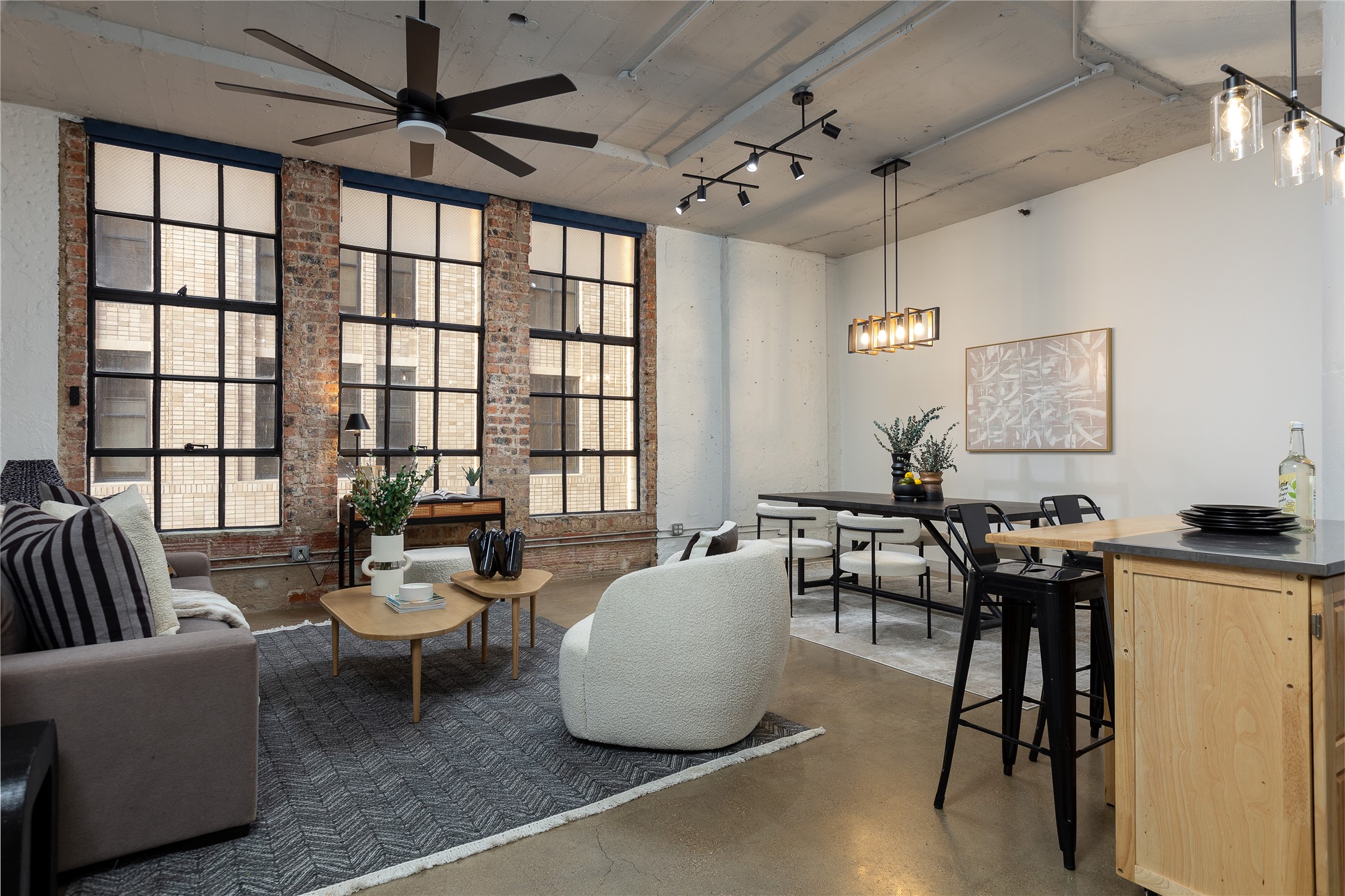 1122 Jackson Street 215