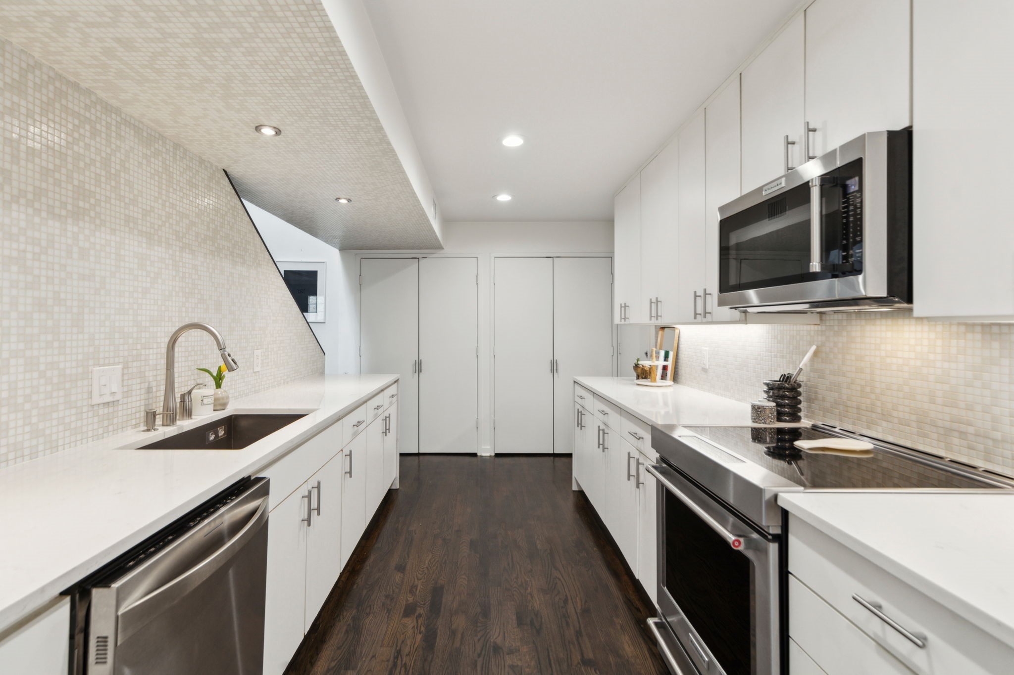 4134 Travis Street 13