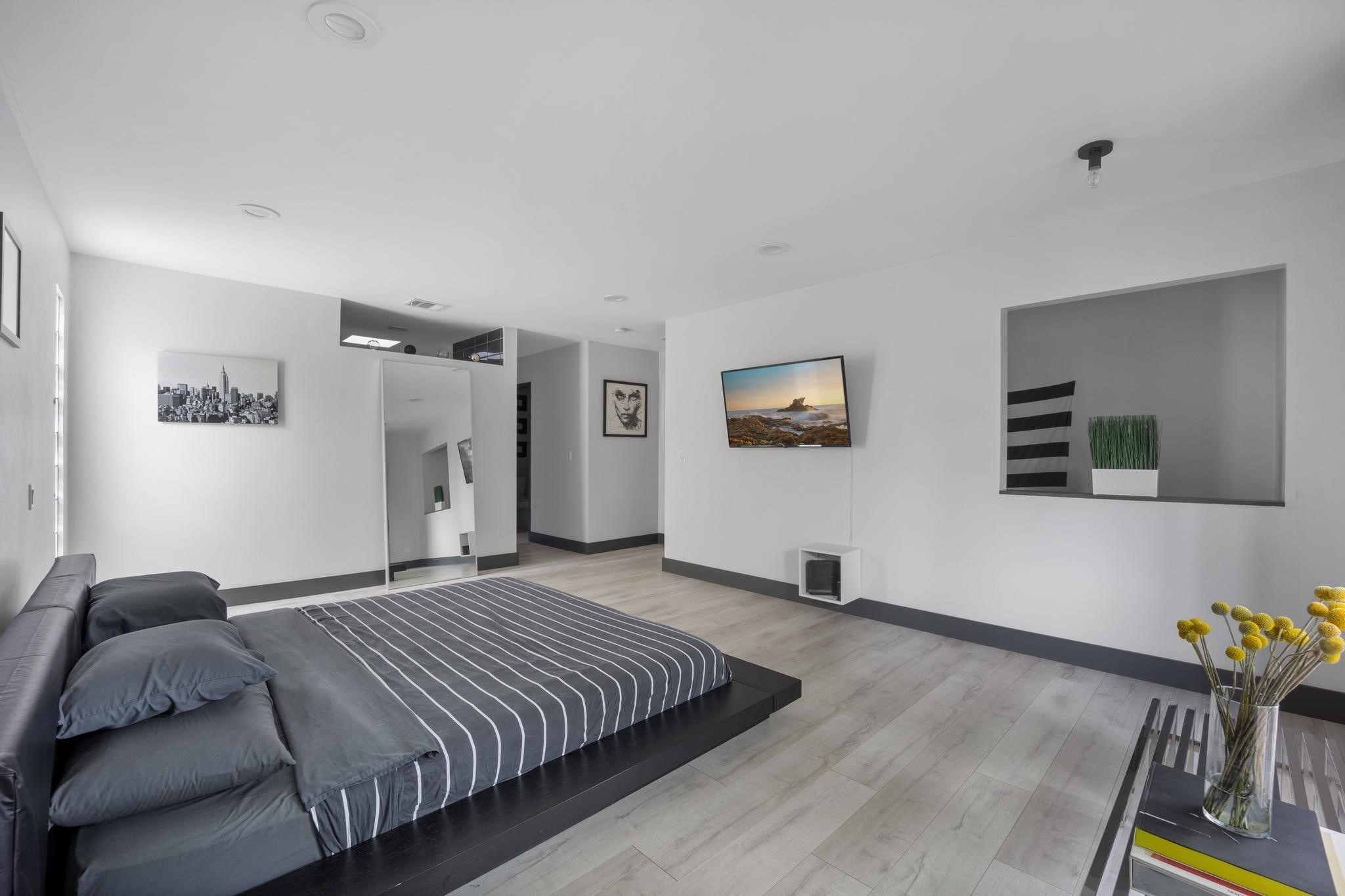 4134 Travis Street 11