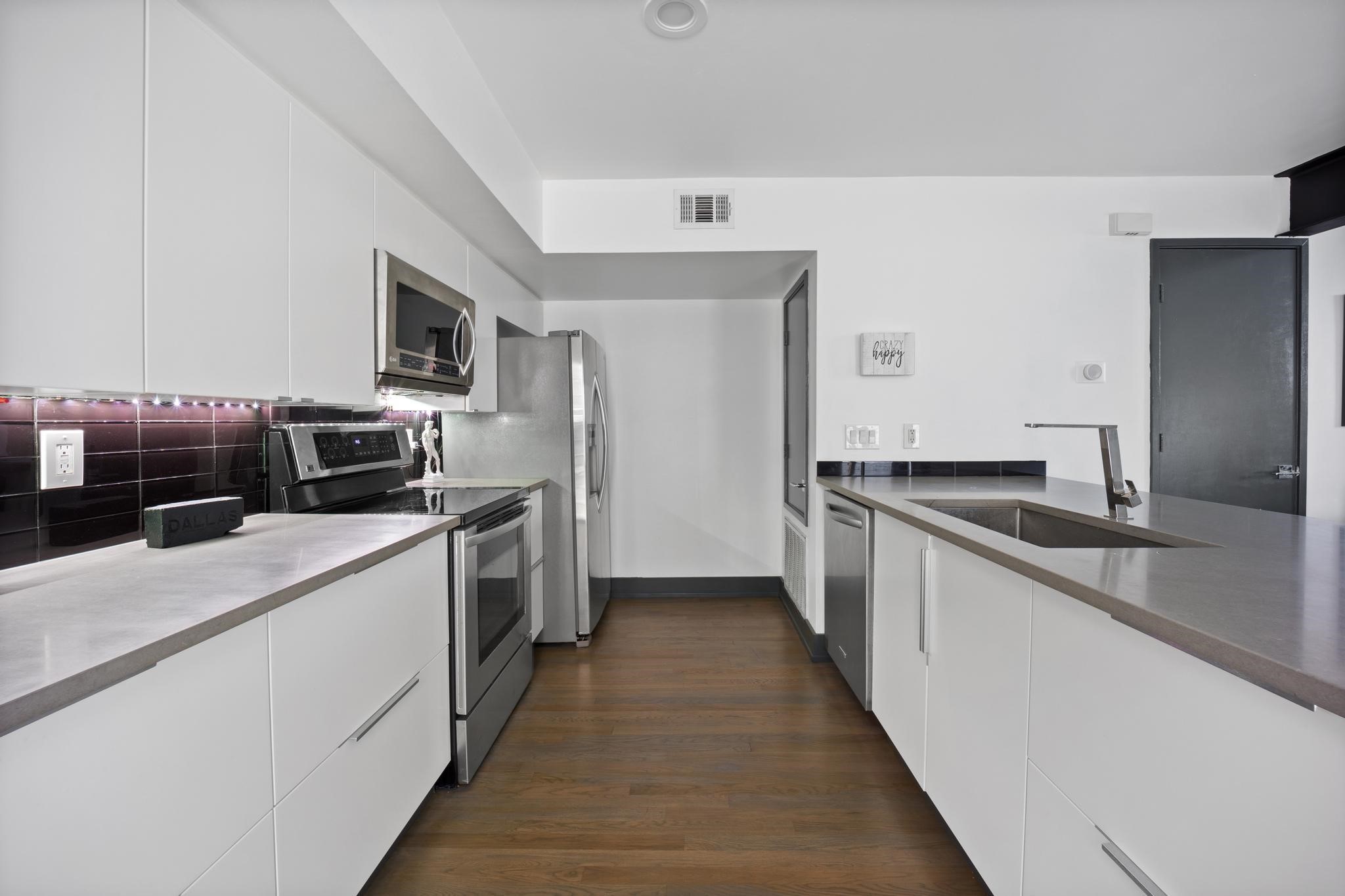4134 Travis Street 11