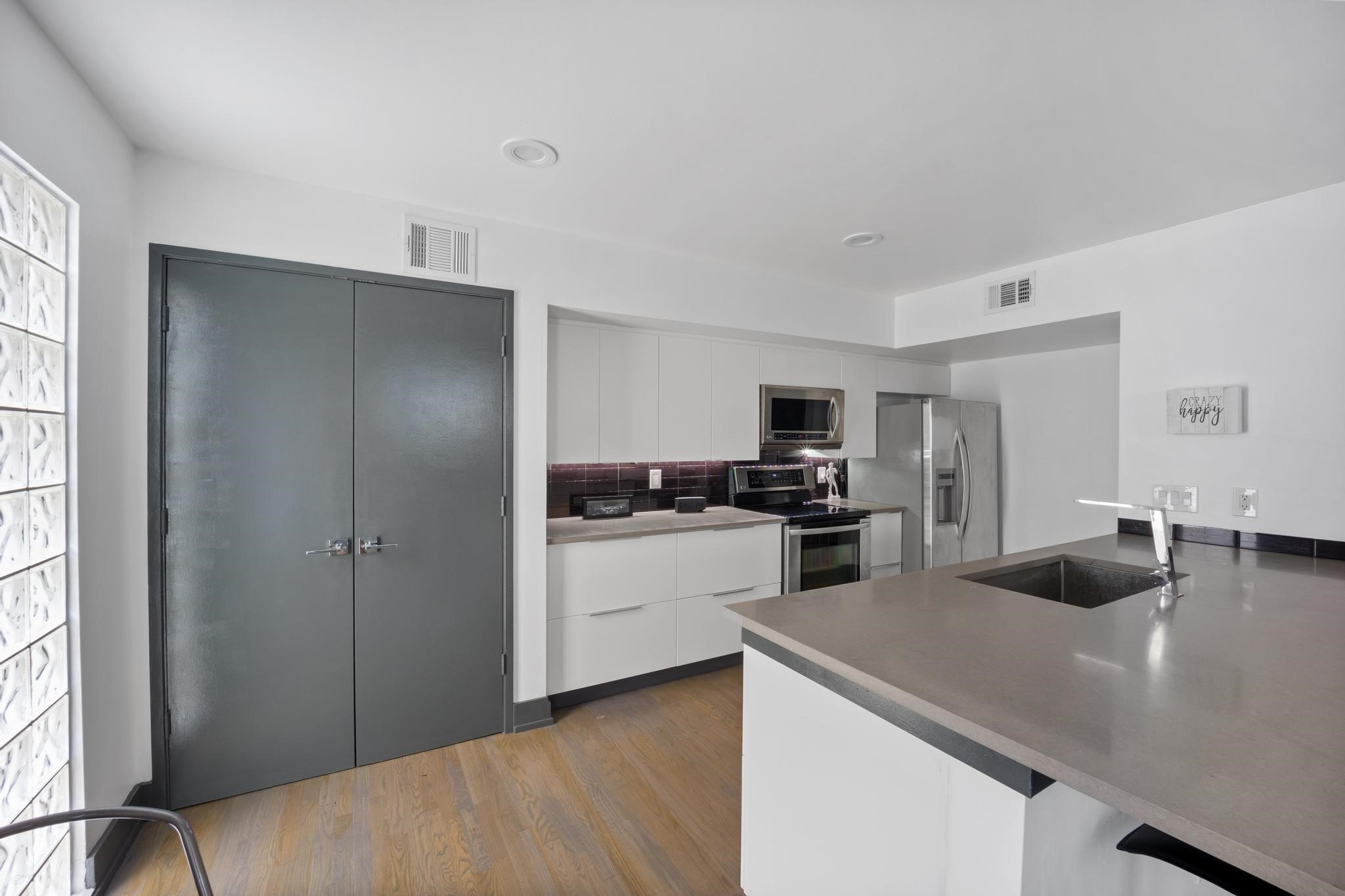 4134 Travis Street 11