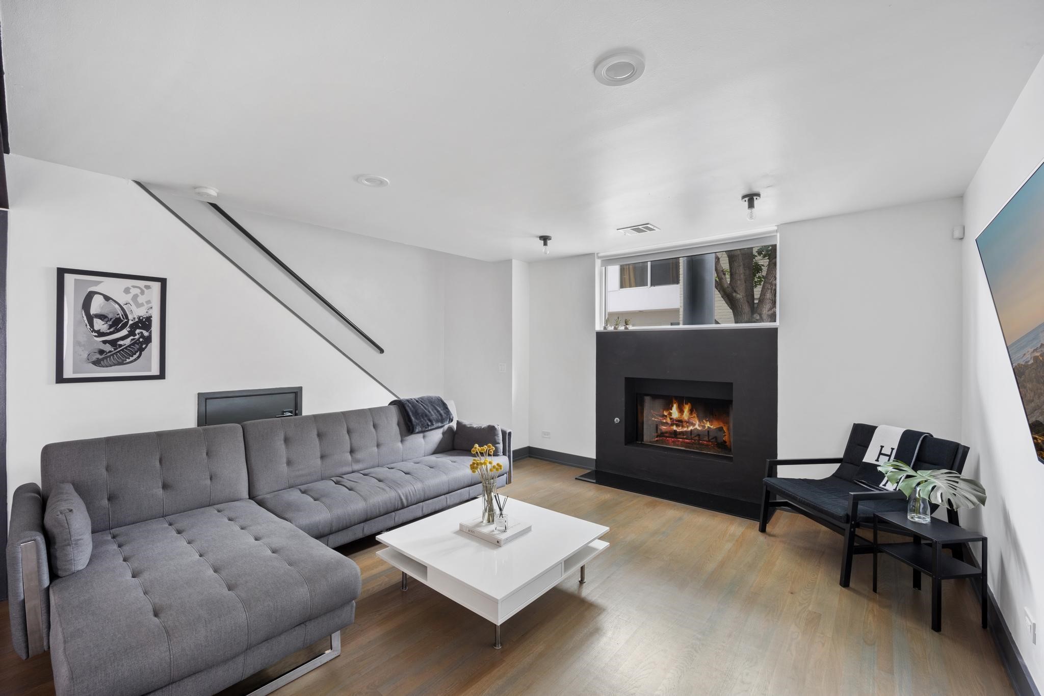 4134 Travis Street 11