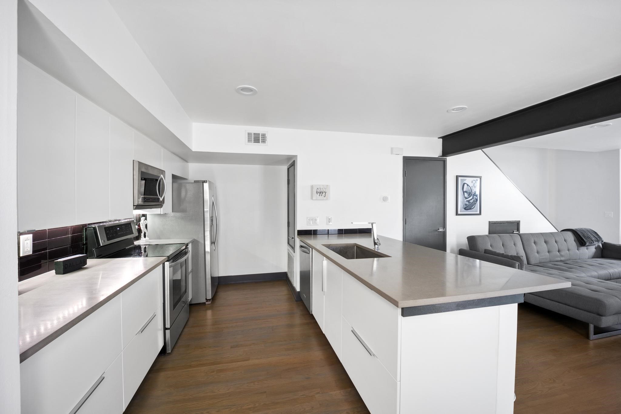 4134 Travis Street 11