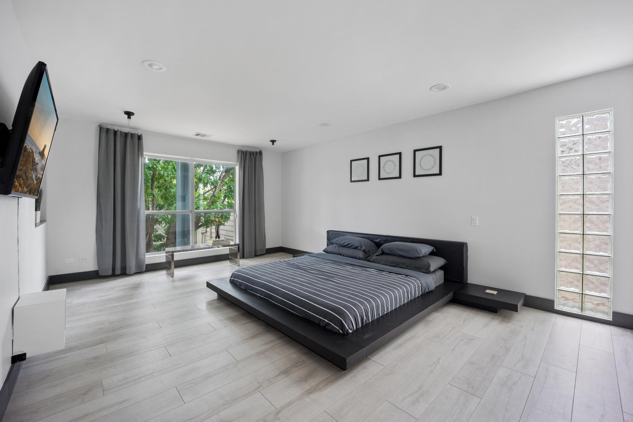 4134 Travis Street 11