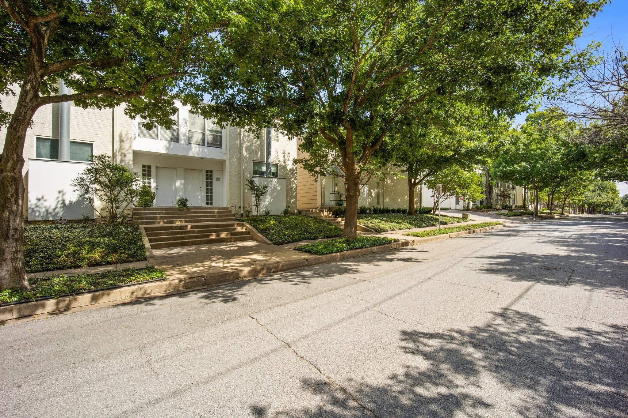4134 Travis Street 11