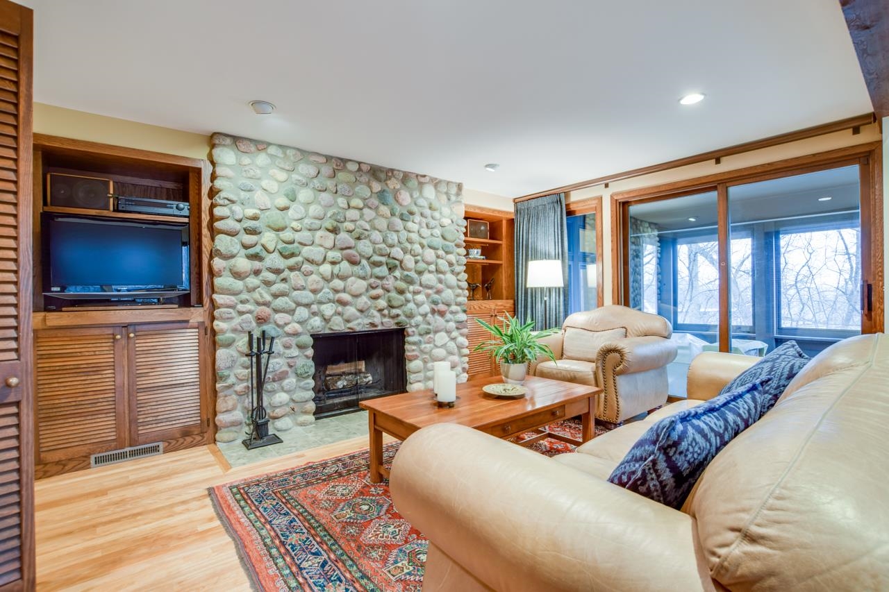 4923 Foxfire Trail