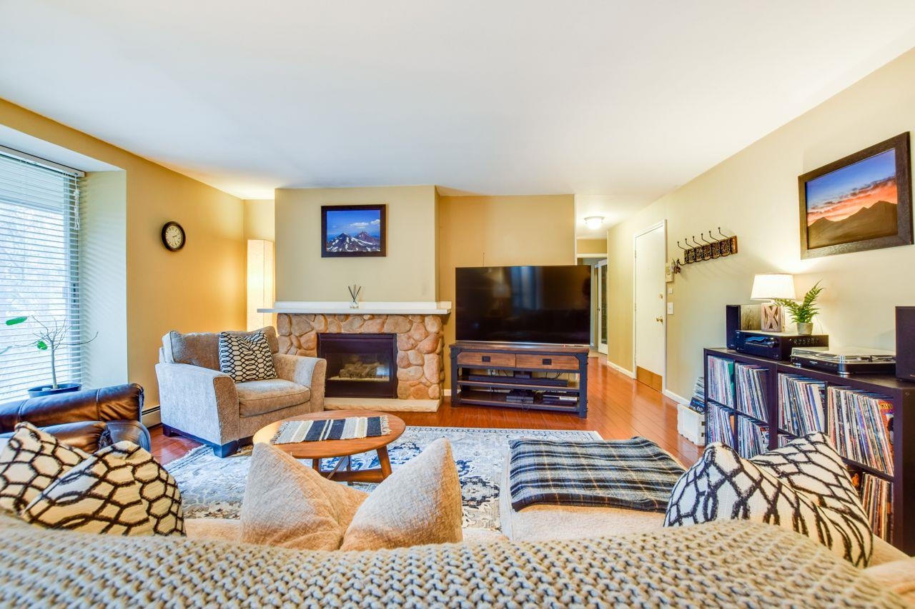 6249 Charing Cross Lane C