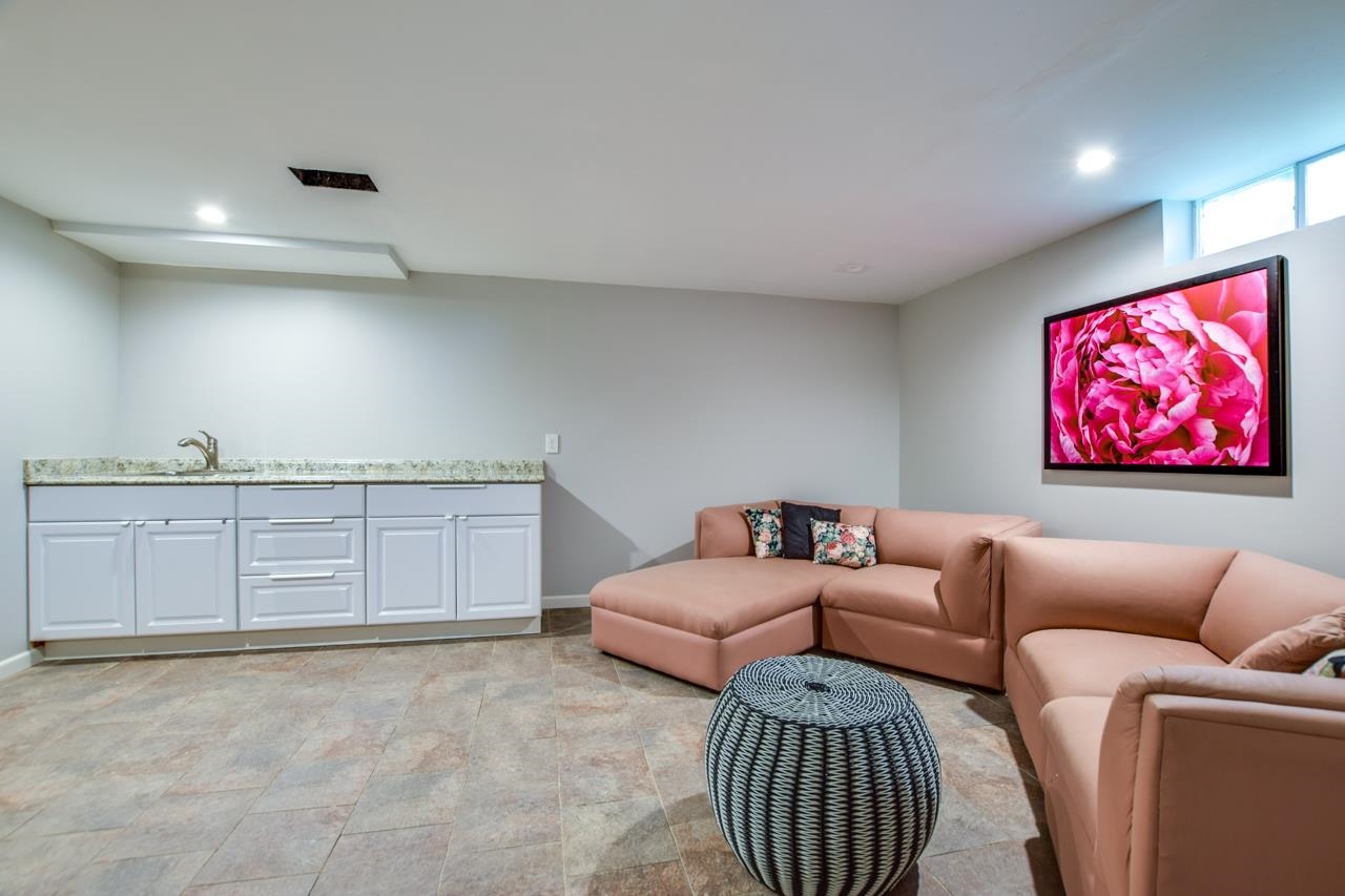 5205 South Hill Drive