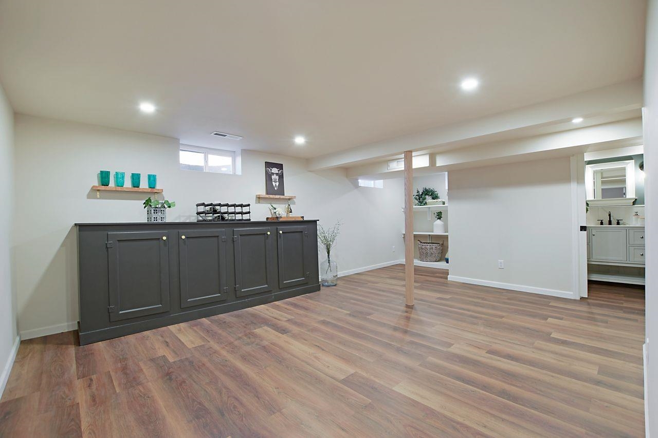 6706 North Avenue