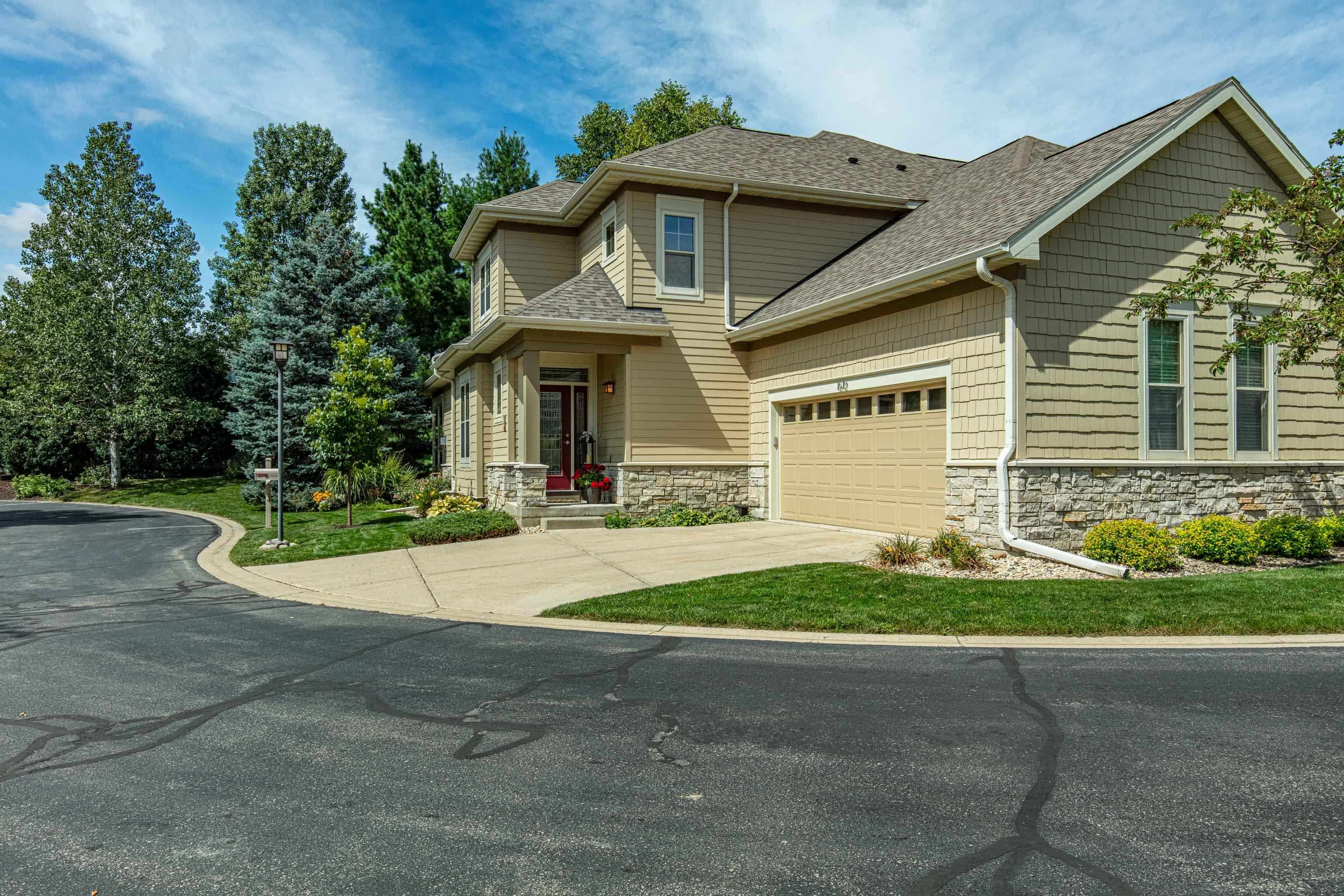 1610 Pond View Court