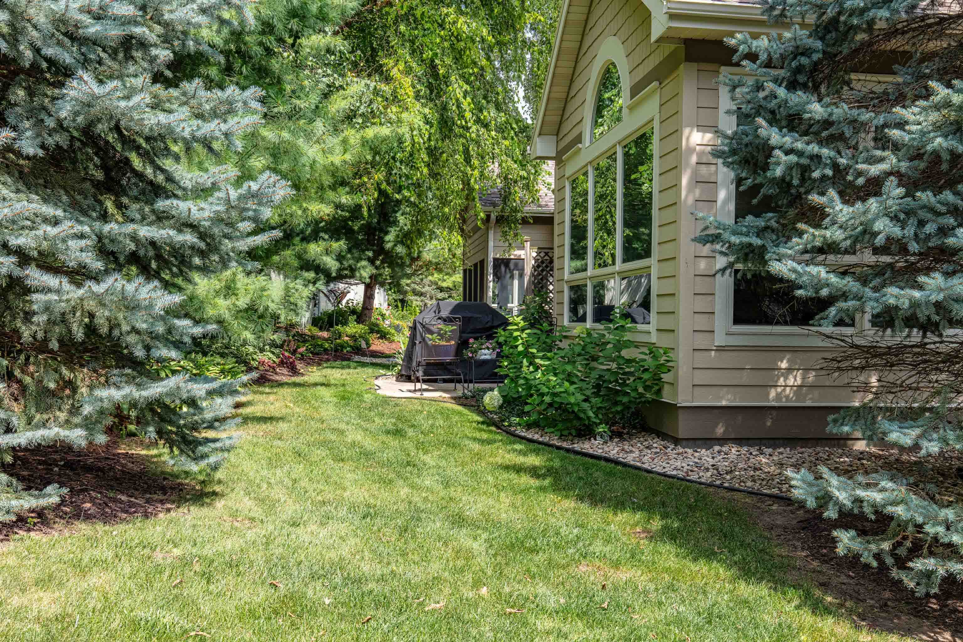 1610 Pond View Court