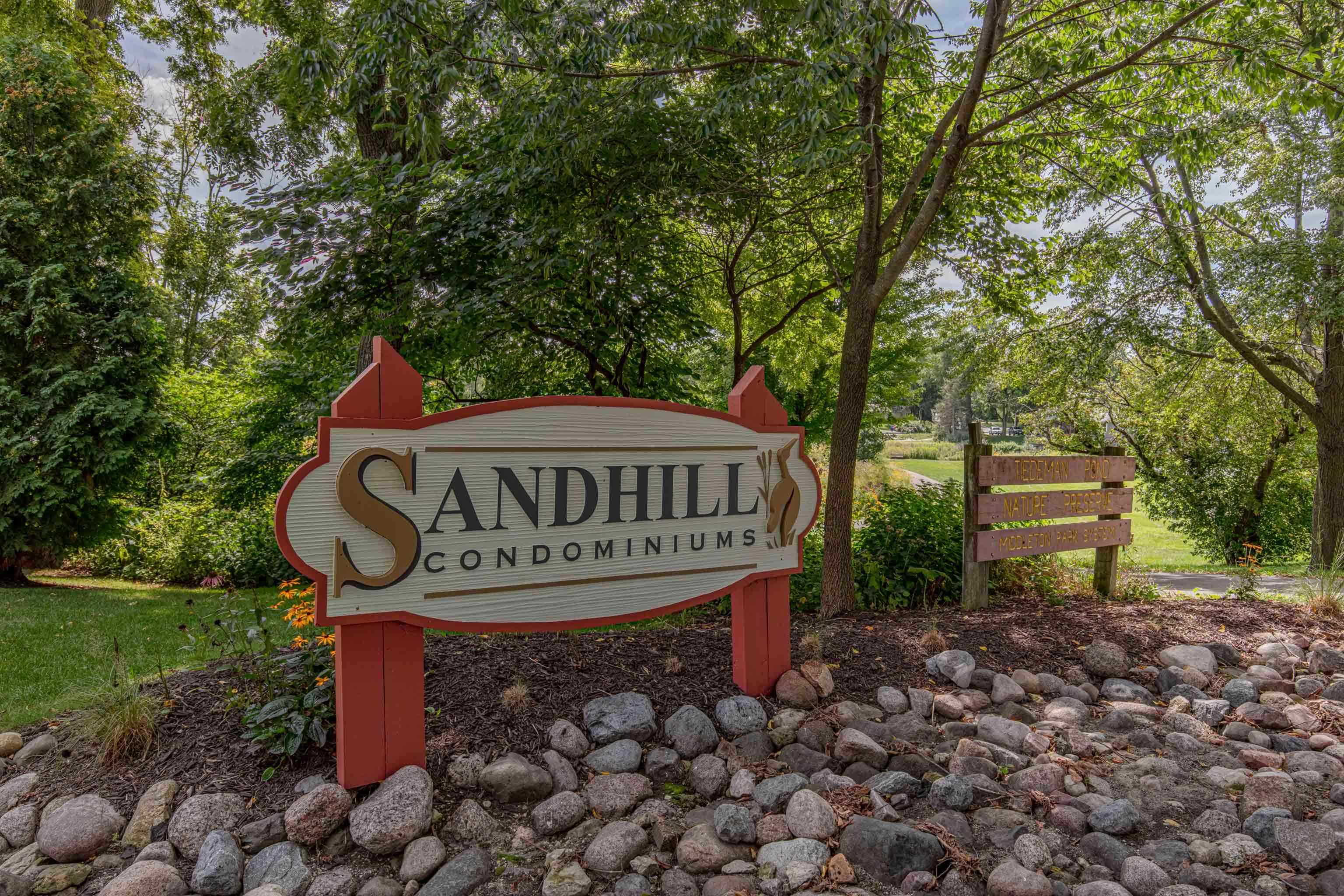 1610 Pond View Court