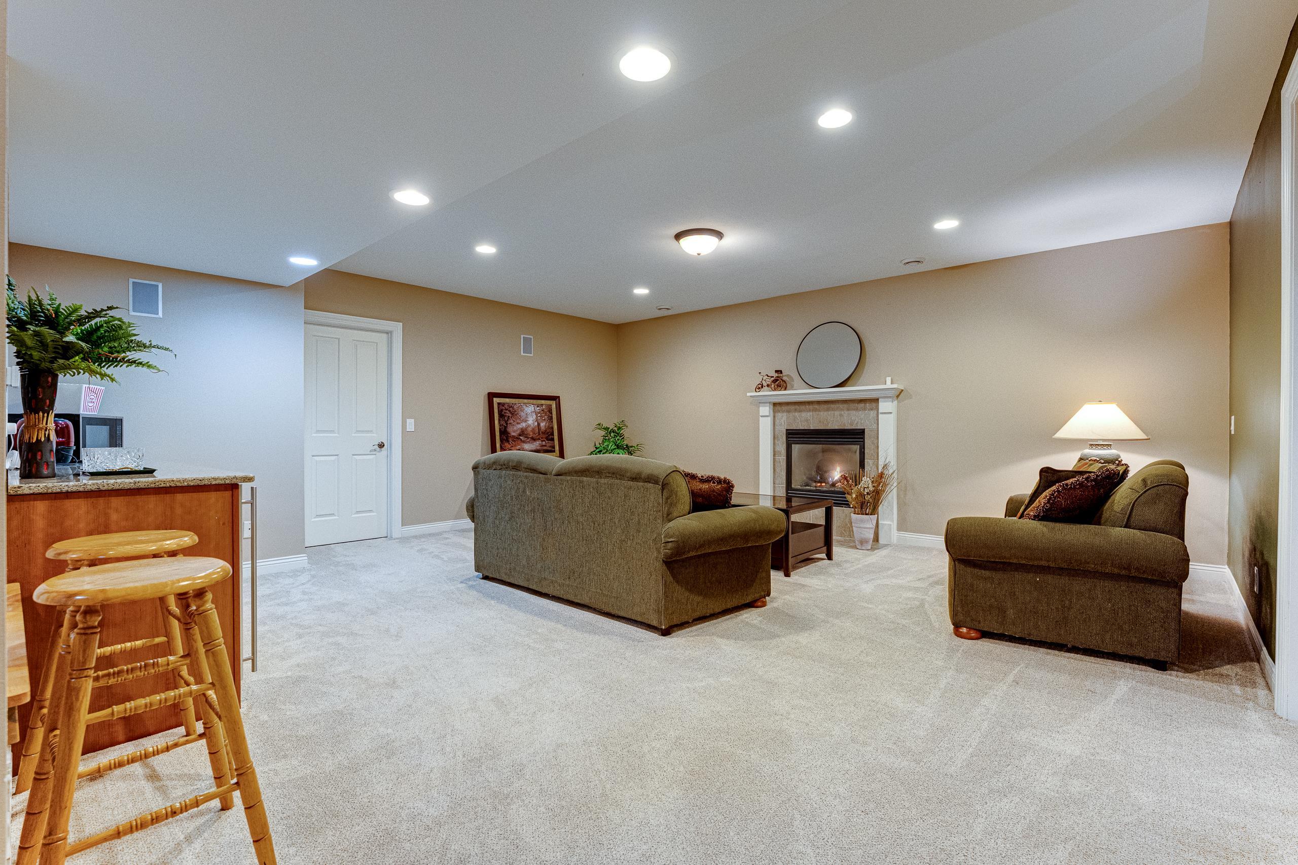 929 Winding Way