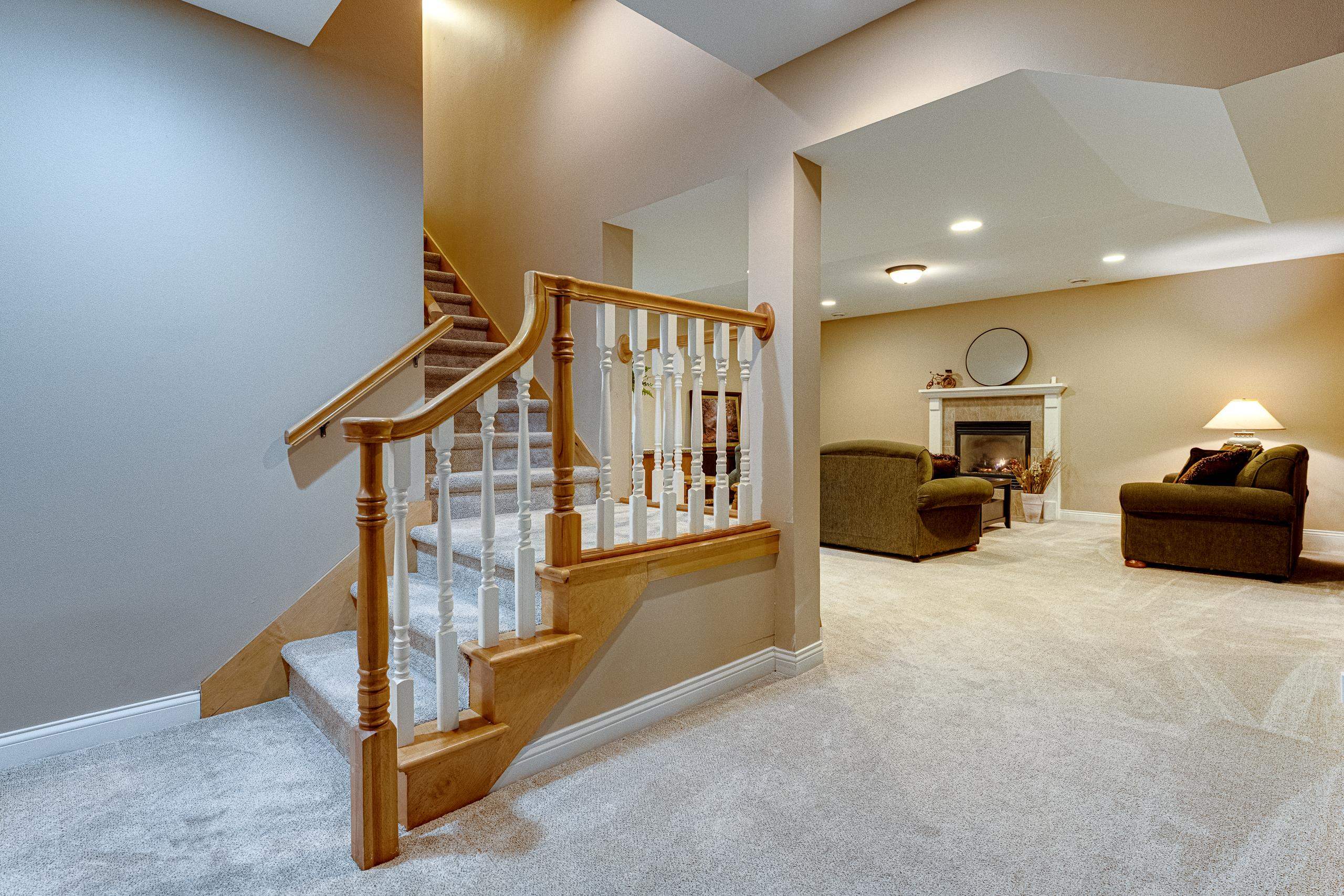 929 Winding Way