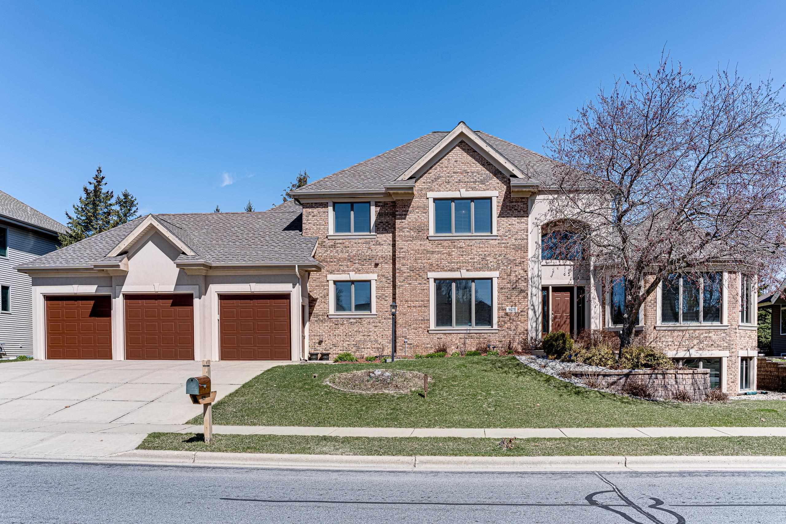 929 Winding Way