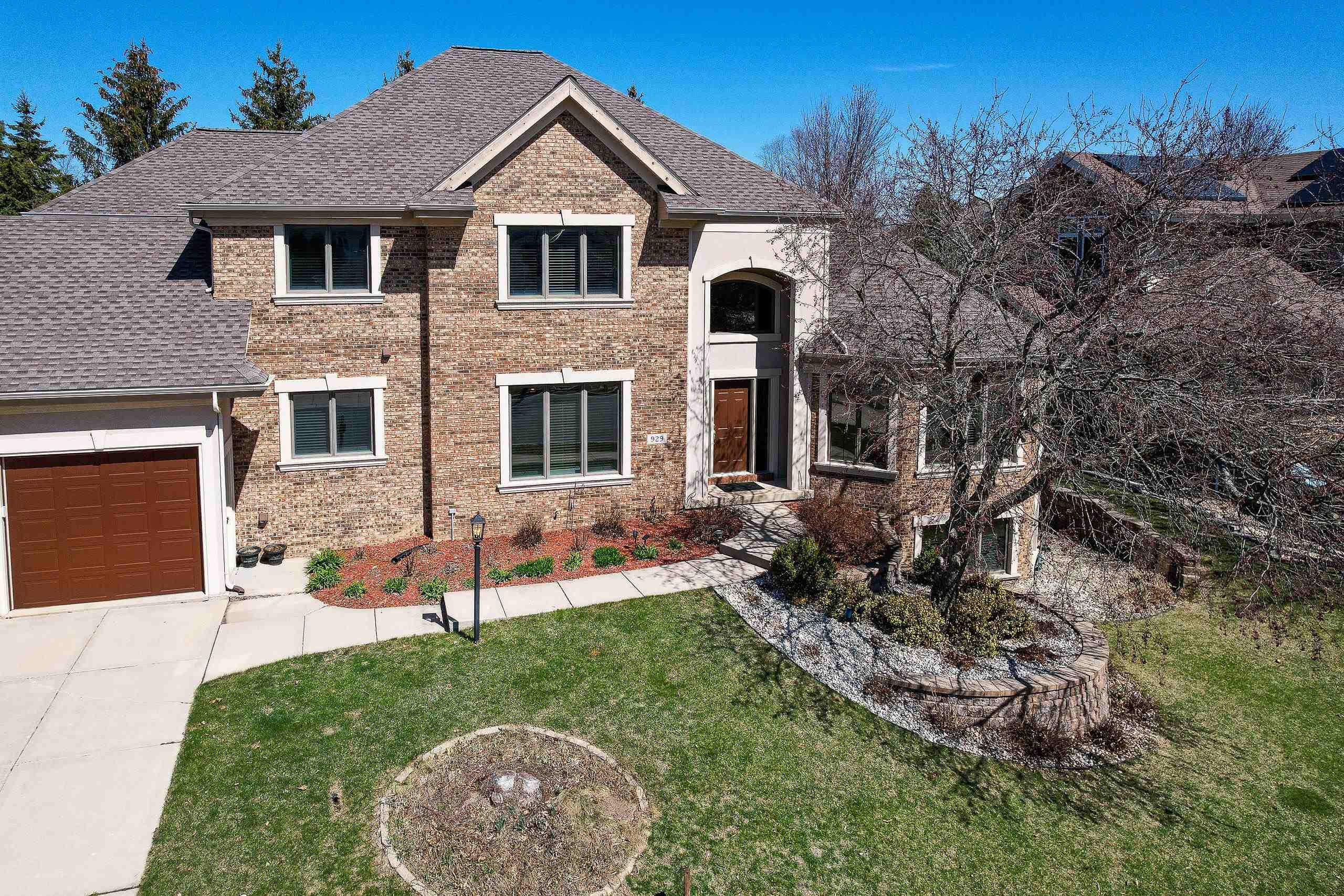 929 Winding Way