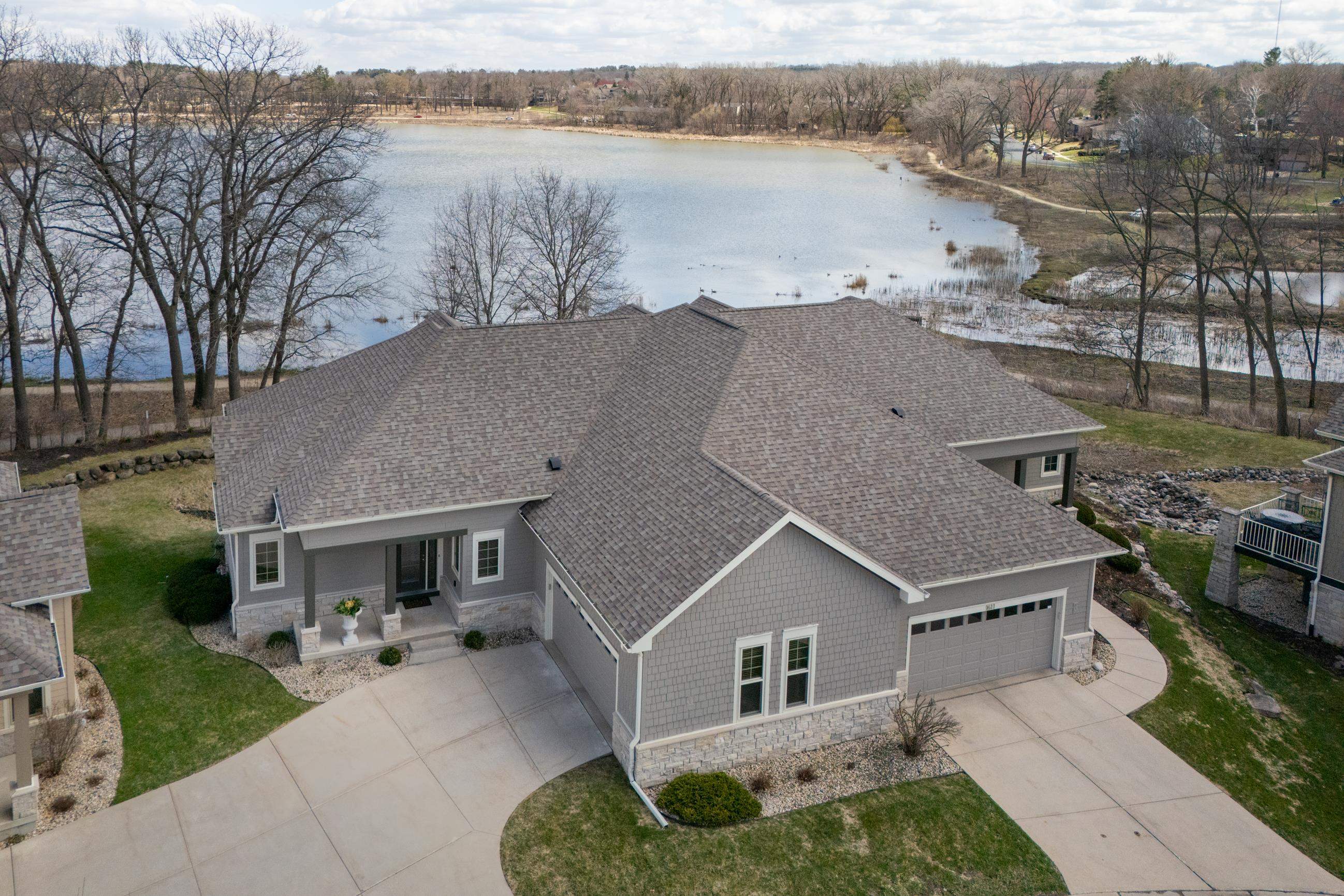 1615 Pond View Court