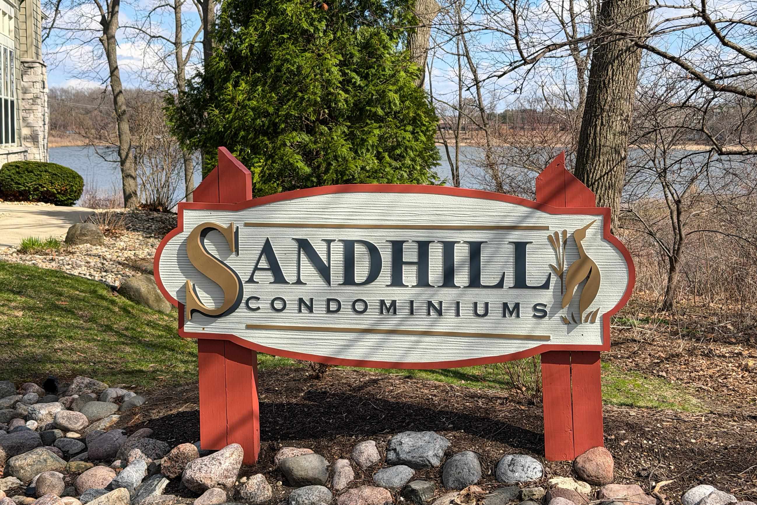 1615 Pond View Court