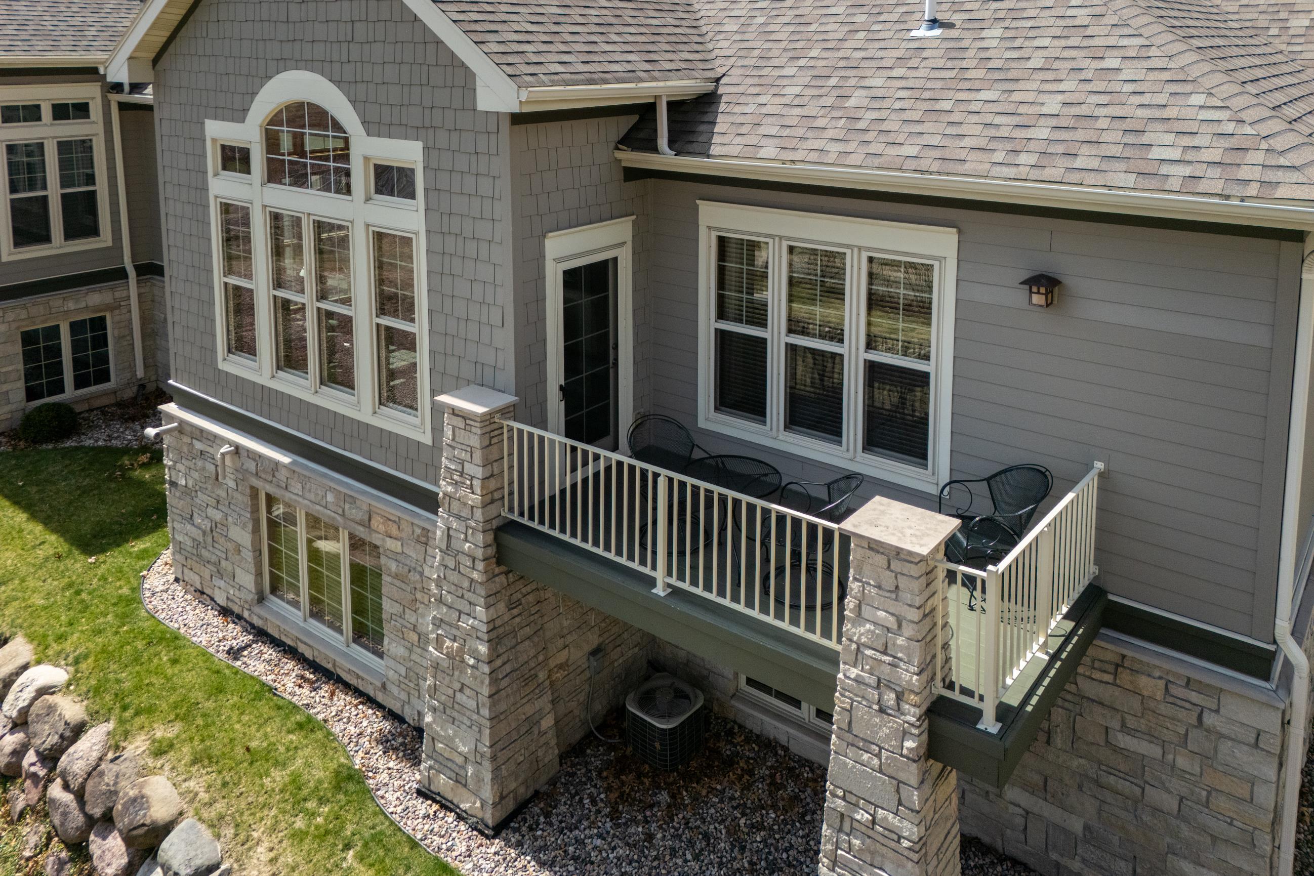 1615 Pond View Court