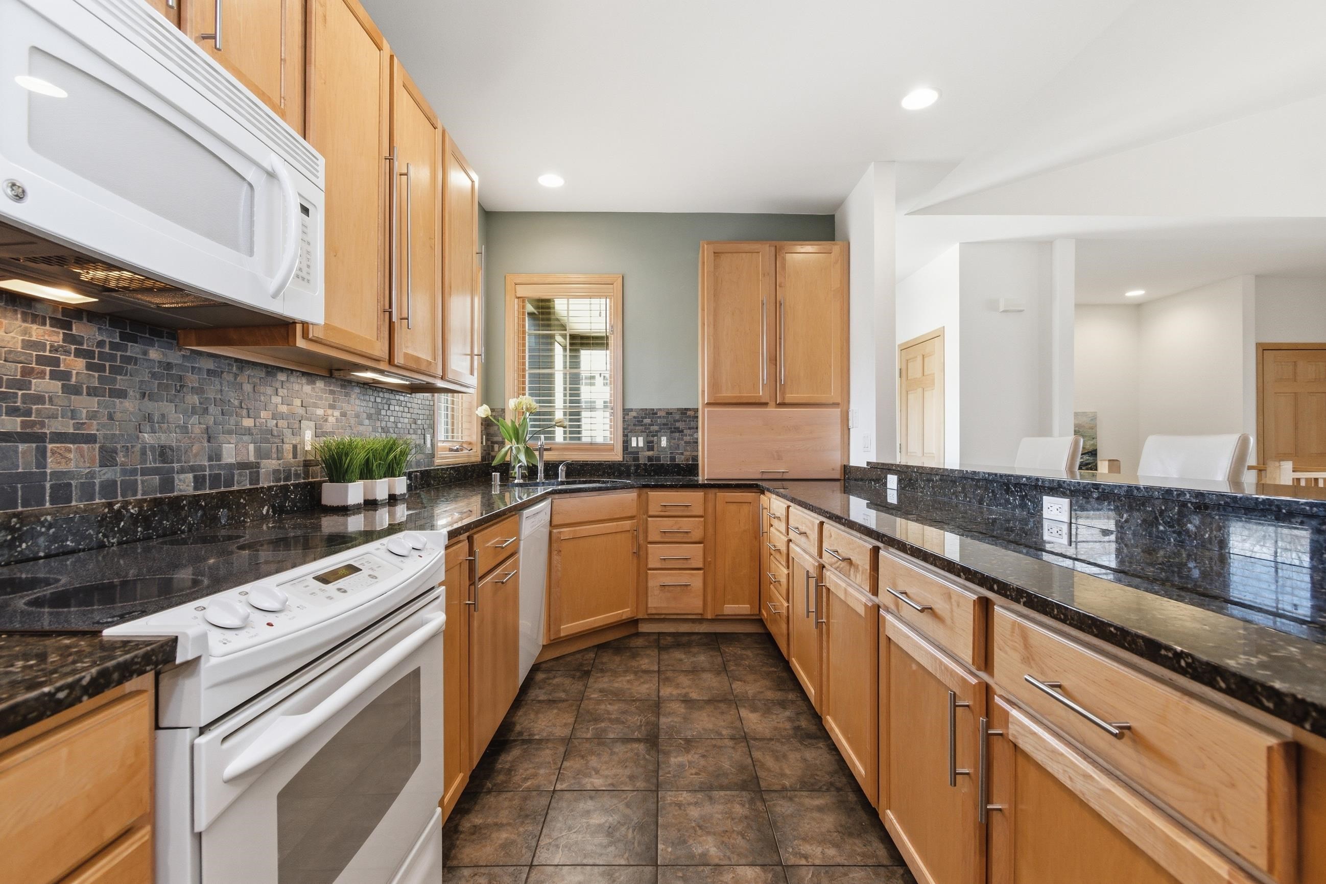 1615 Pond View Court