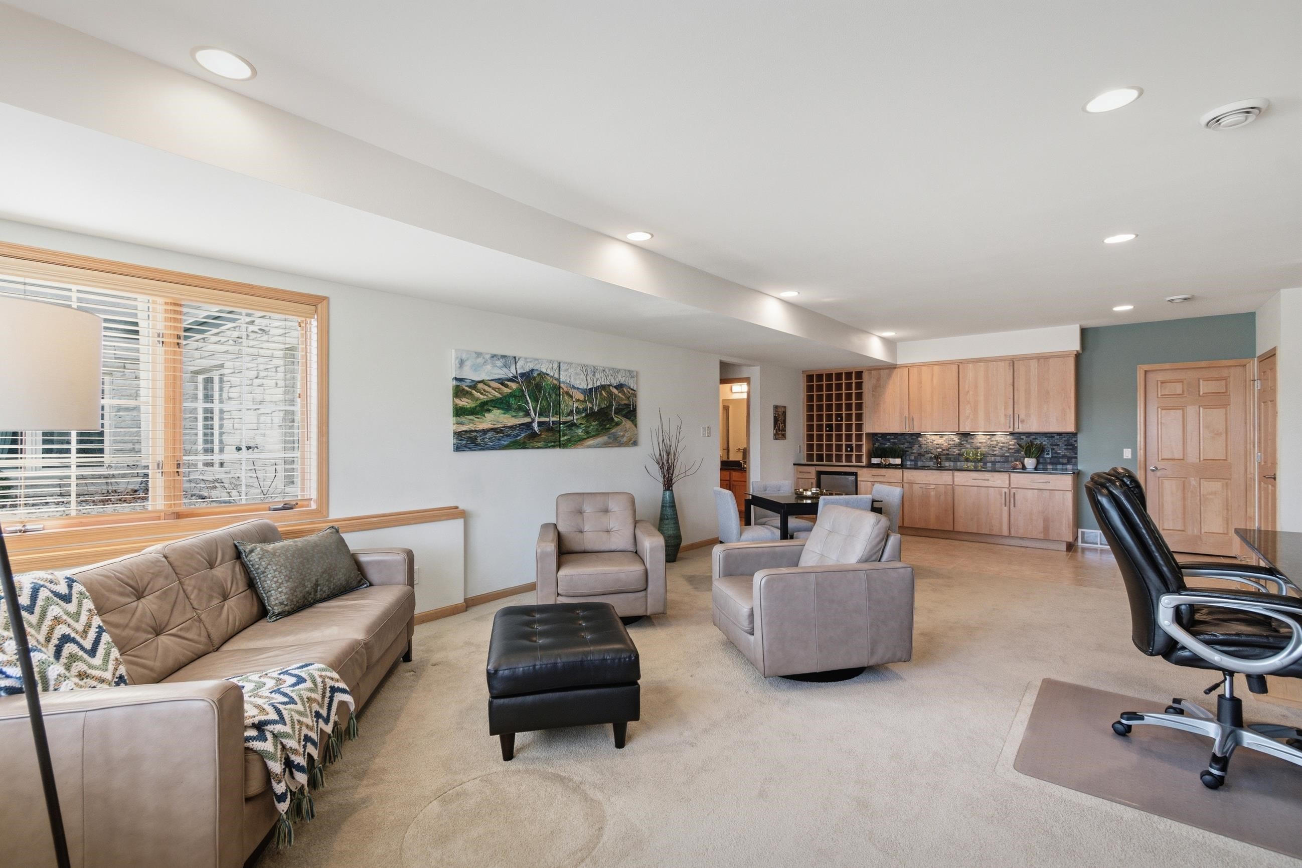 1615 Pond View Court