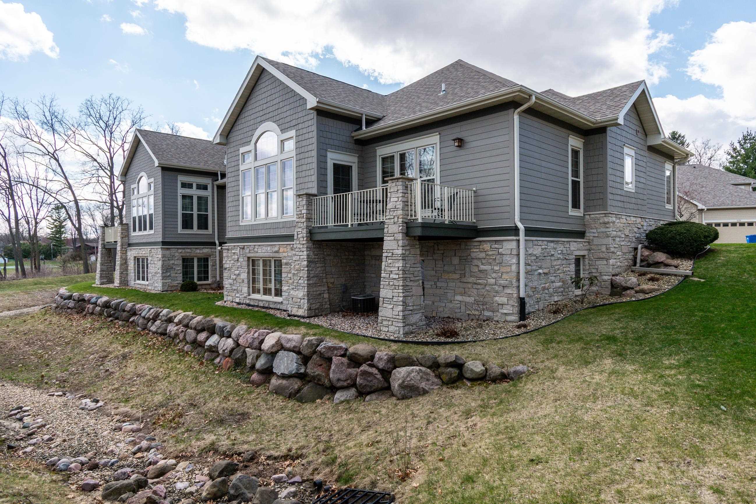 1615 Pond View Court