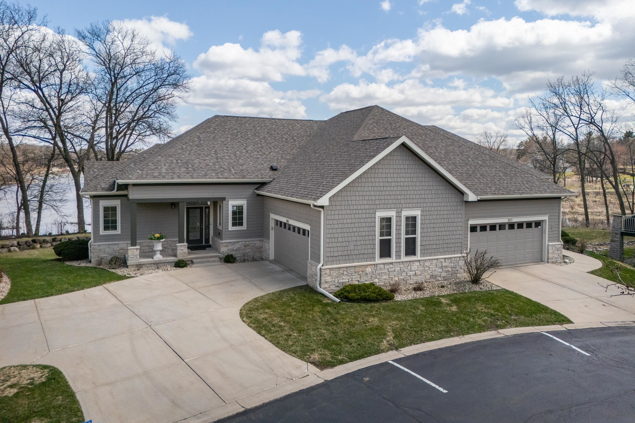 1615 Pond View Court