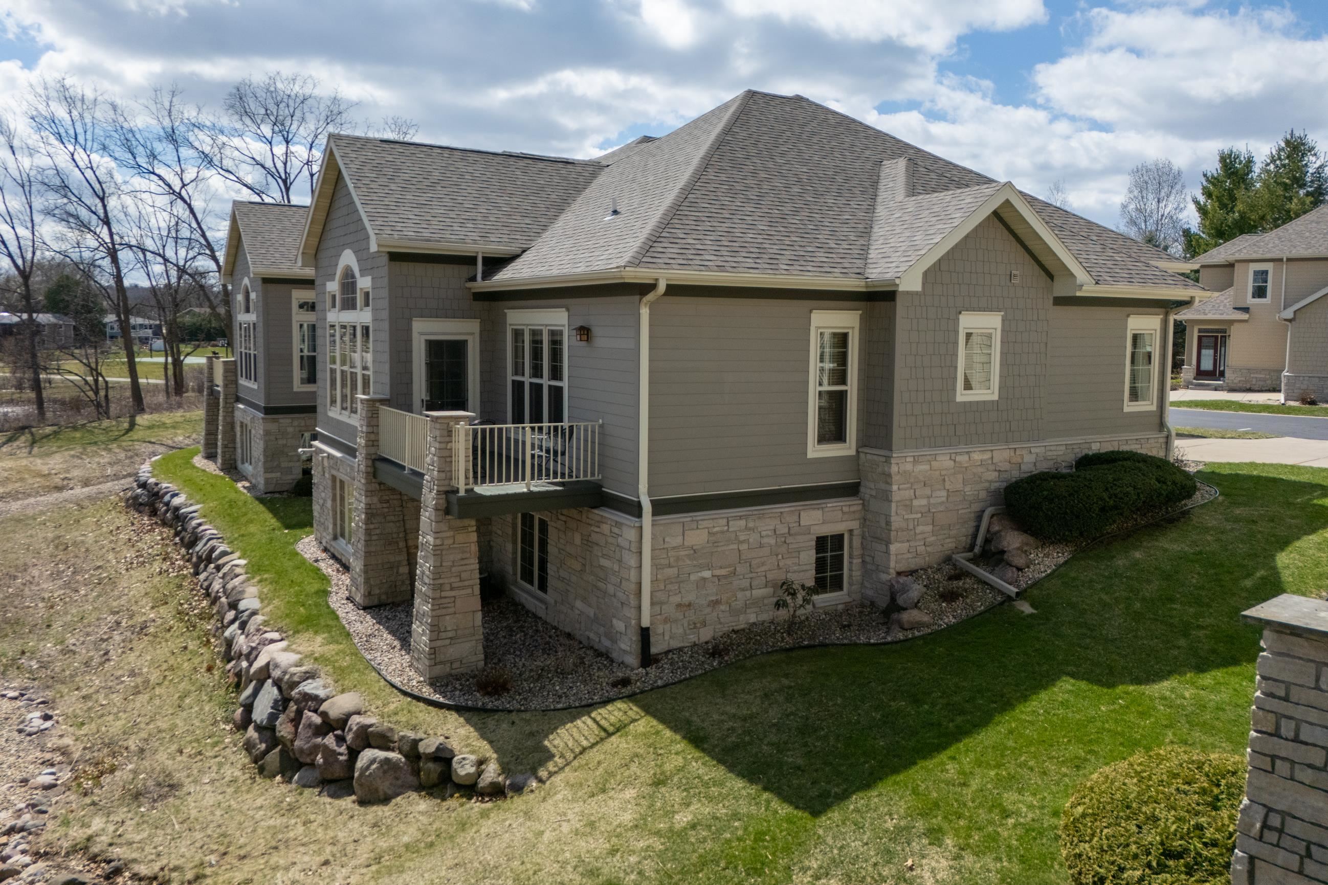 1615 Pond View Court