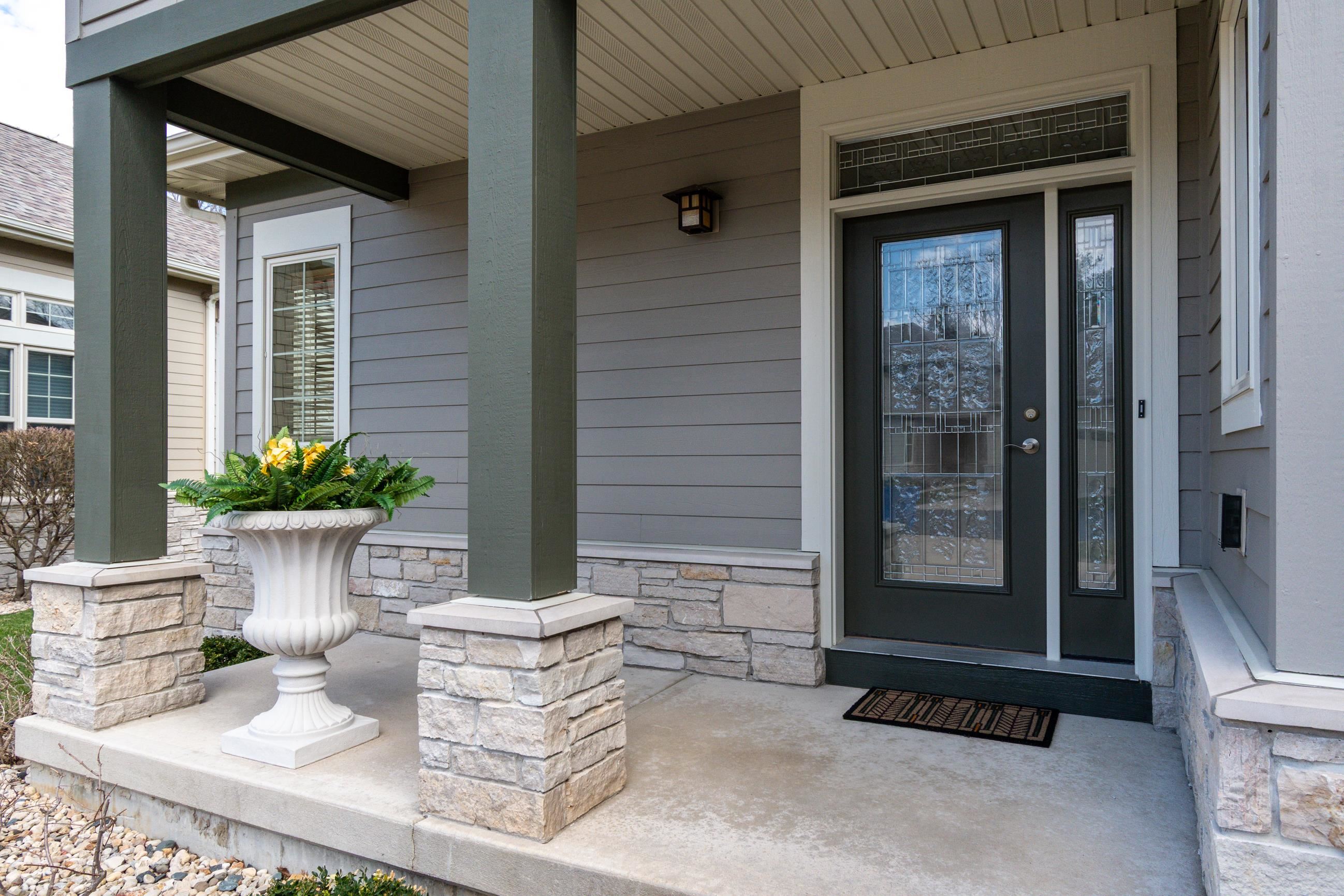 1615 Pond View Court