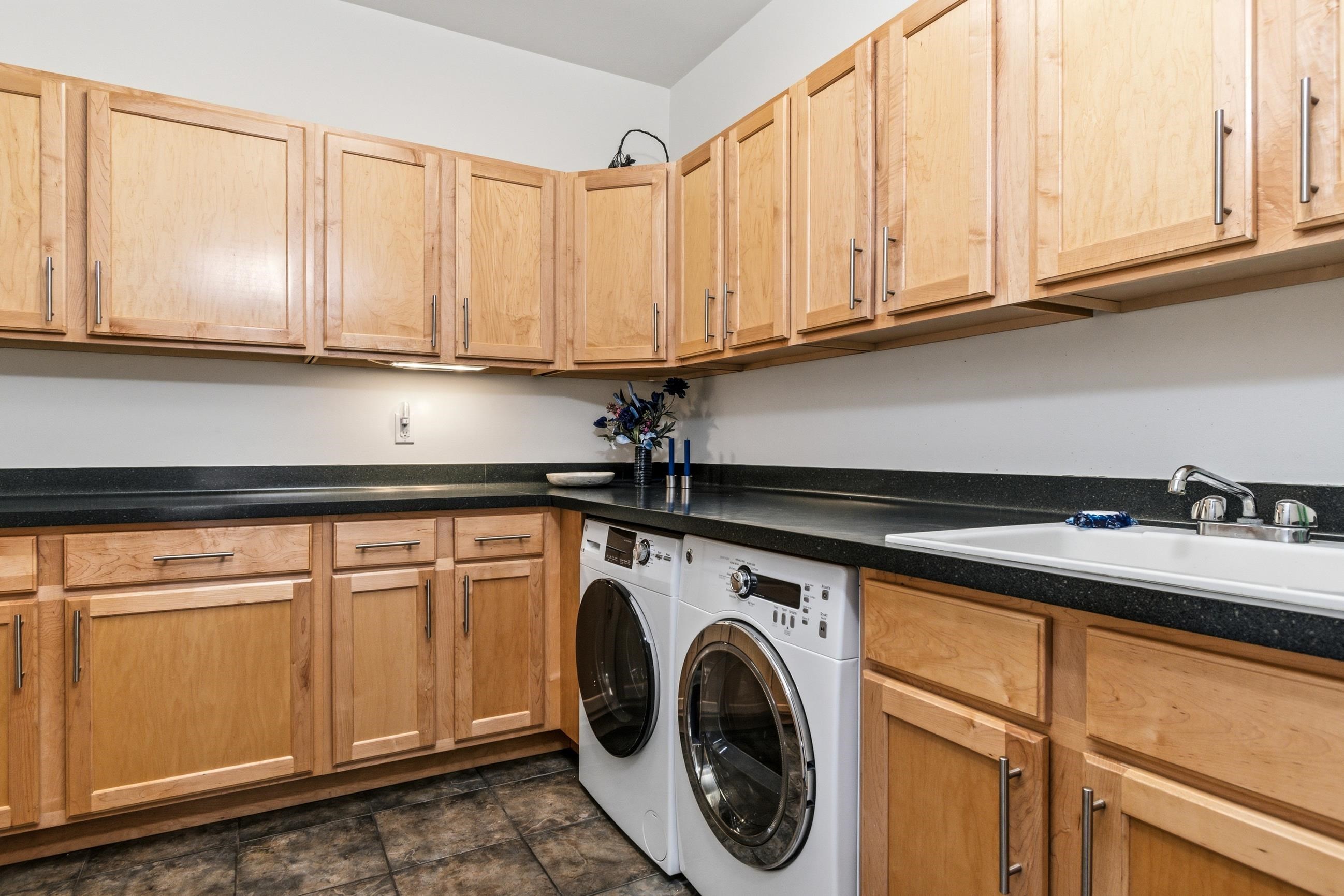 1615 Pond View Court