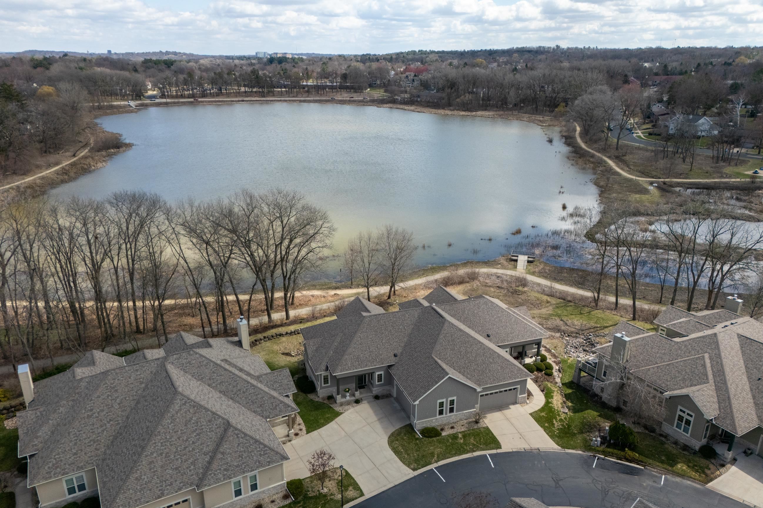 1615 Pond View Court