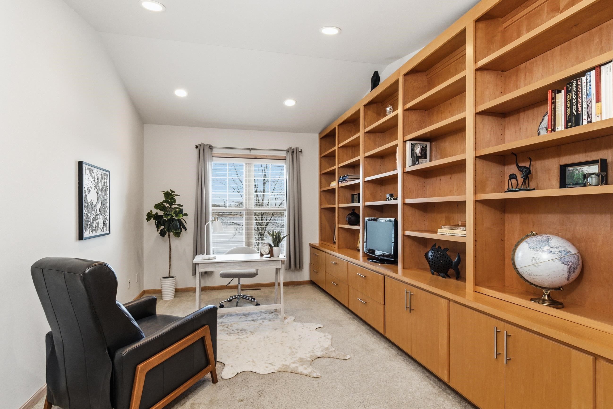 1615 Pond View Court